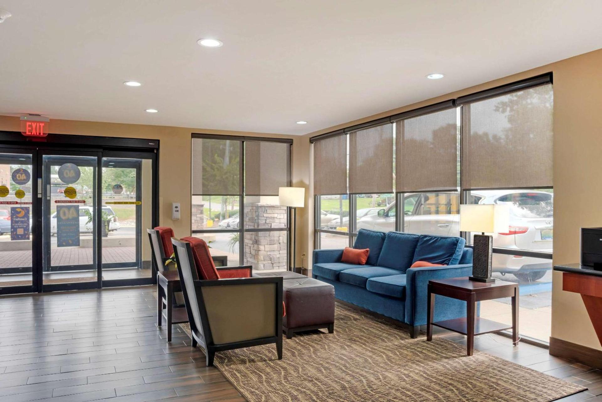 Comfort Suites Fultondale I-65 near I-22 photo 5