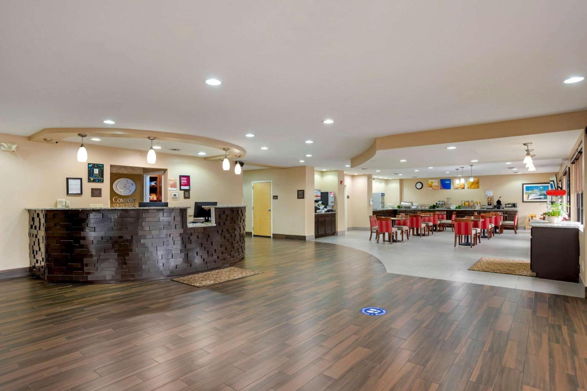 Comfort Suites Fultondale I-65 near I-22 photo 6