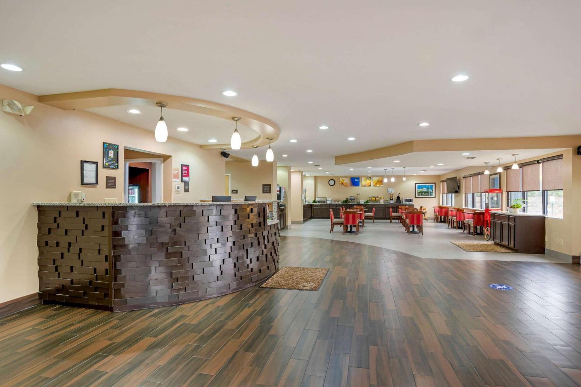 Comfort Suites Fultondale I-65 near I-22 photo 8