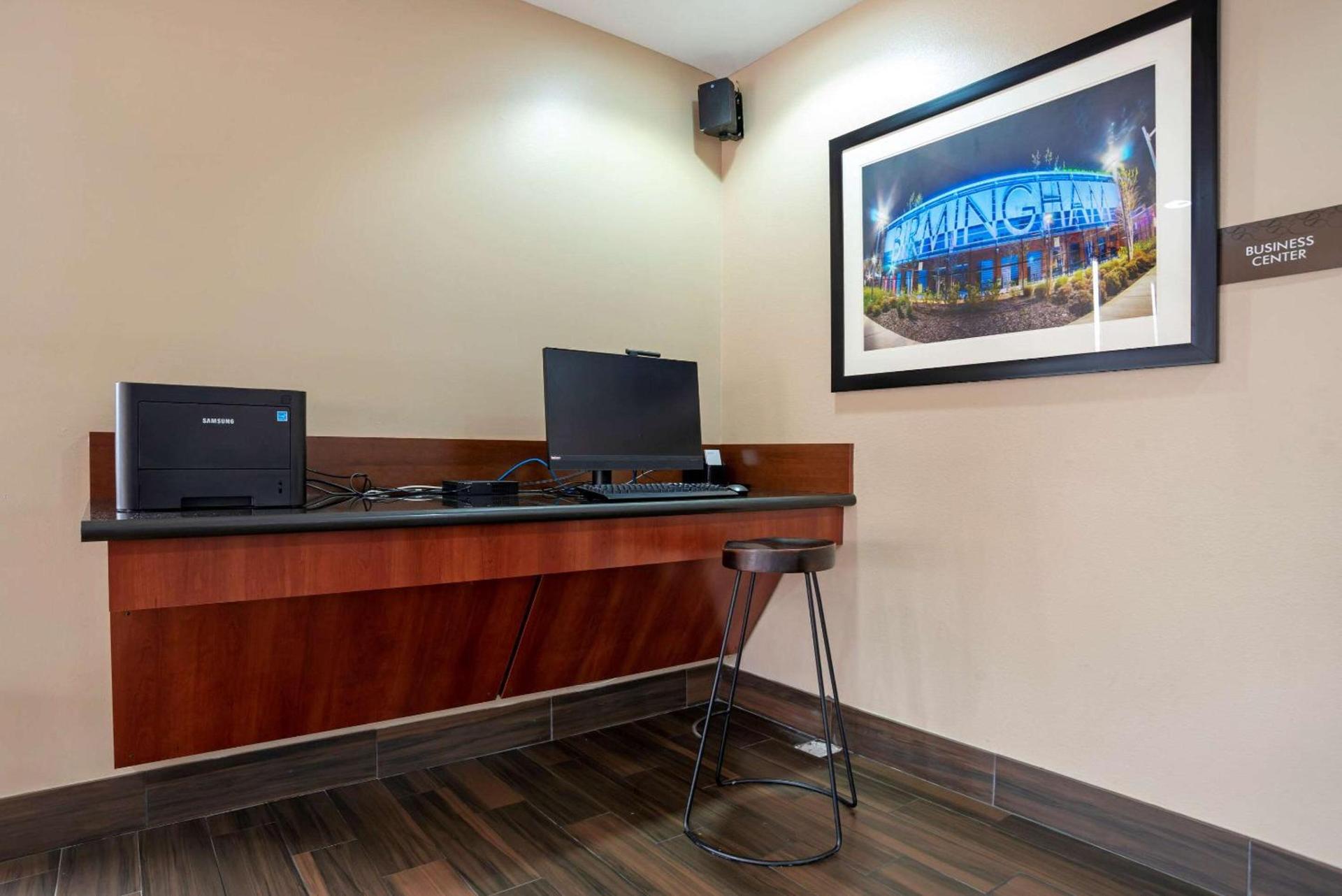 Comfort Suites Fultondale I-65 near I-22 photo 24