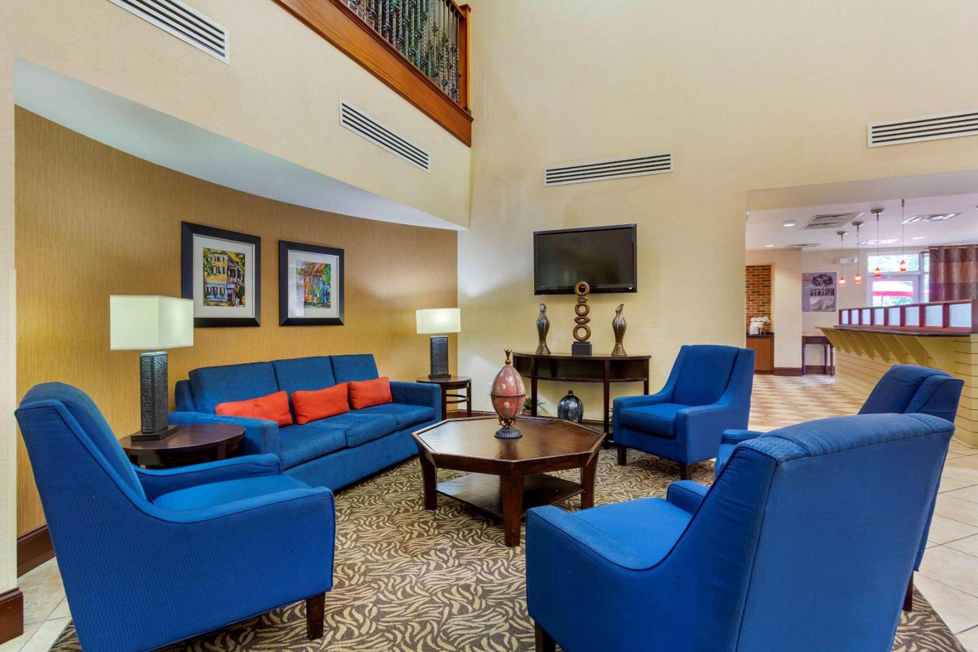 Comfort Suites Charleston West Ashley photo 8