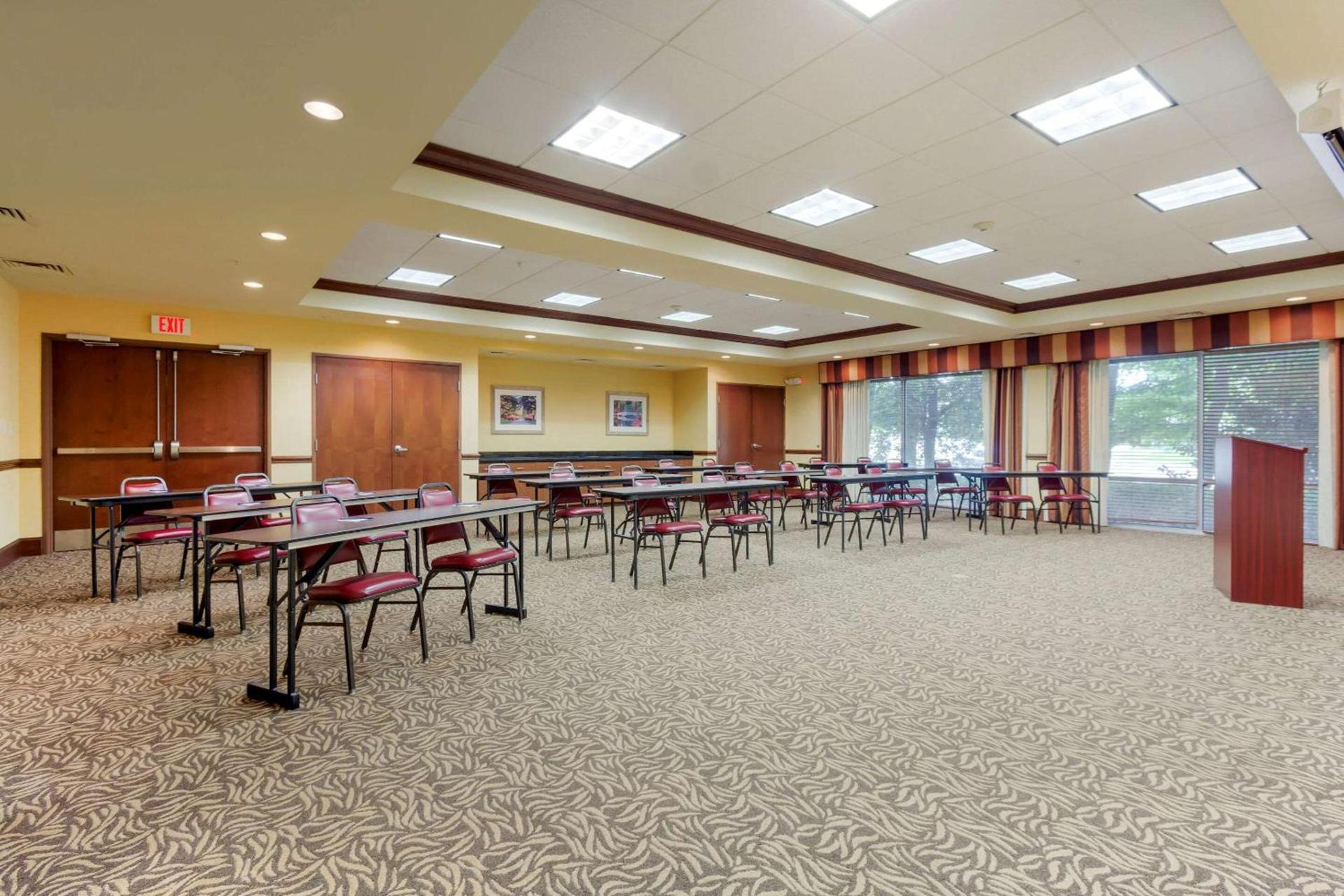 Comfort Suites Charleston West Ashley photo 32