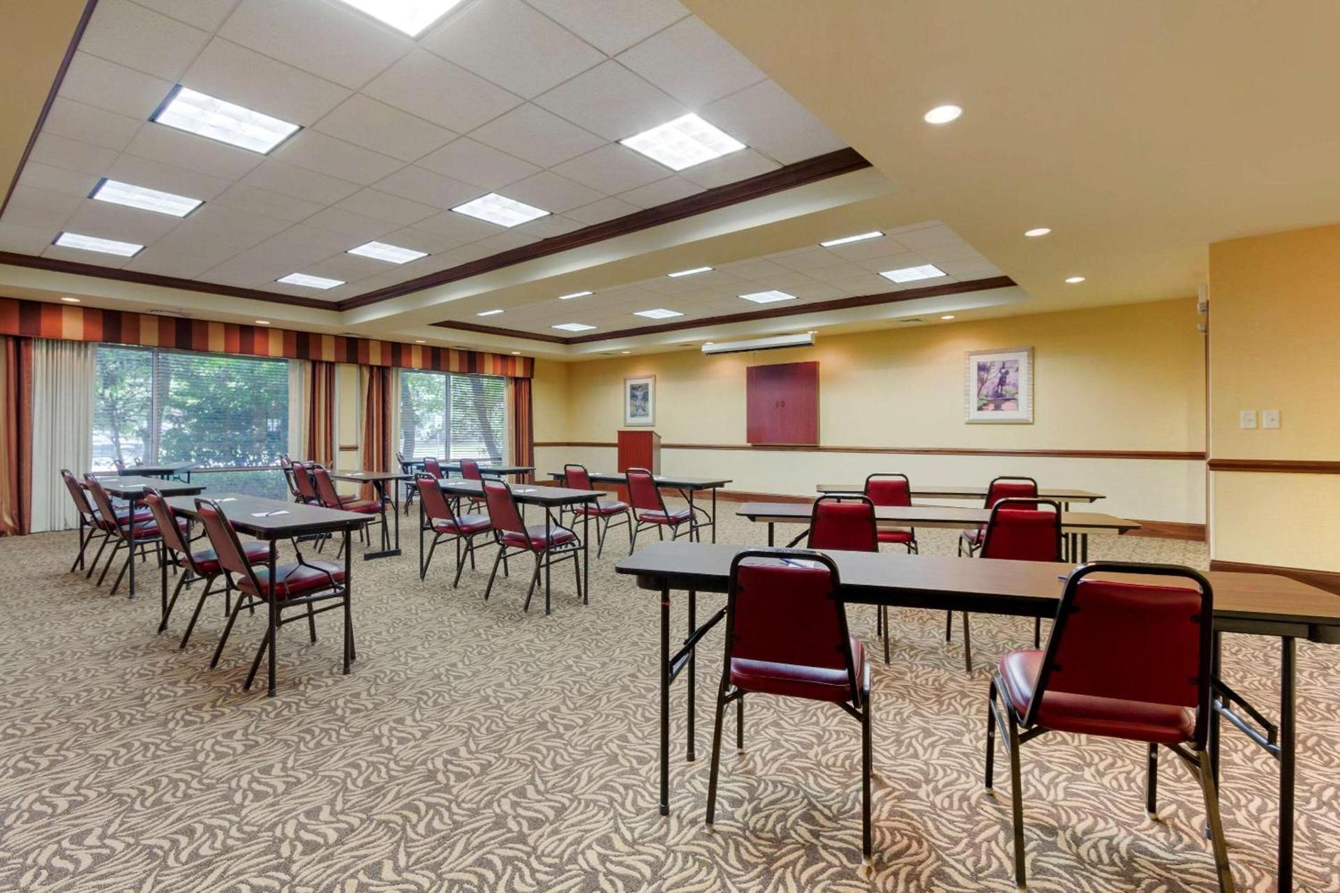 Comfort Suites Charleston West Ashley photo 45