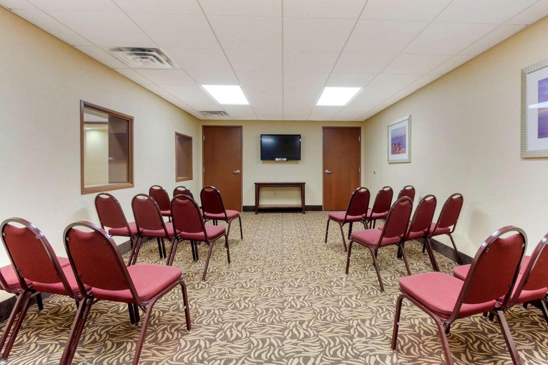 Comfort Suites Charleston West Ashley photo 33