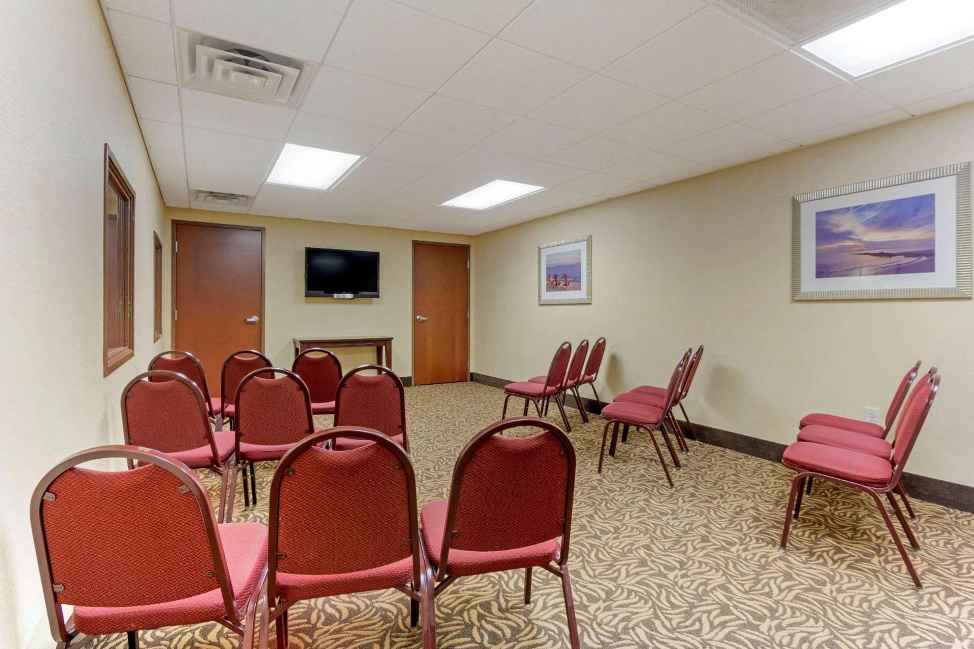 Comfort Suites Charleston West Ashley photo 34