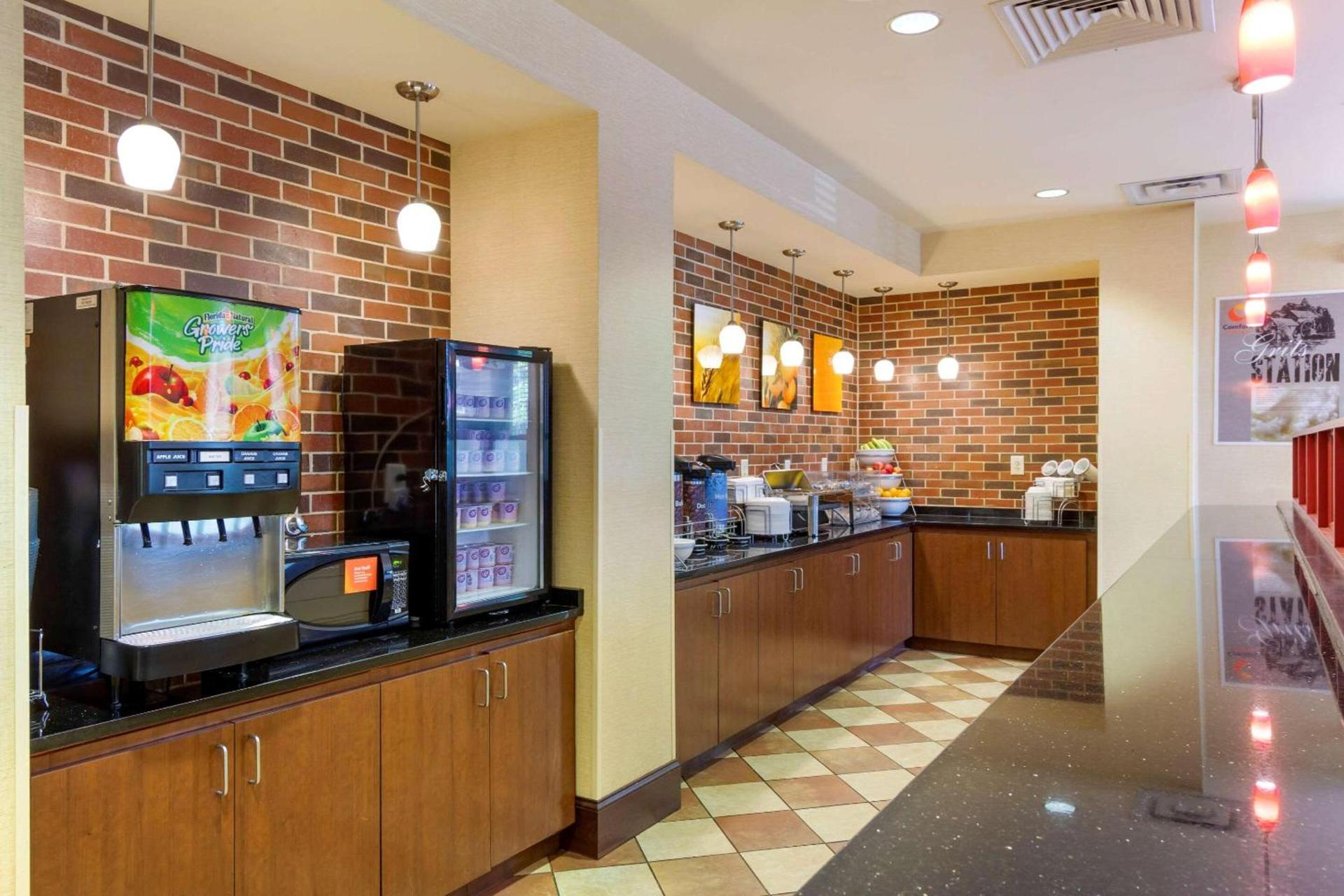 Comfort Suites Charleston West Ashley photo 35