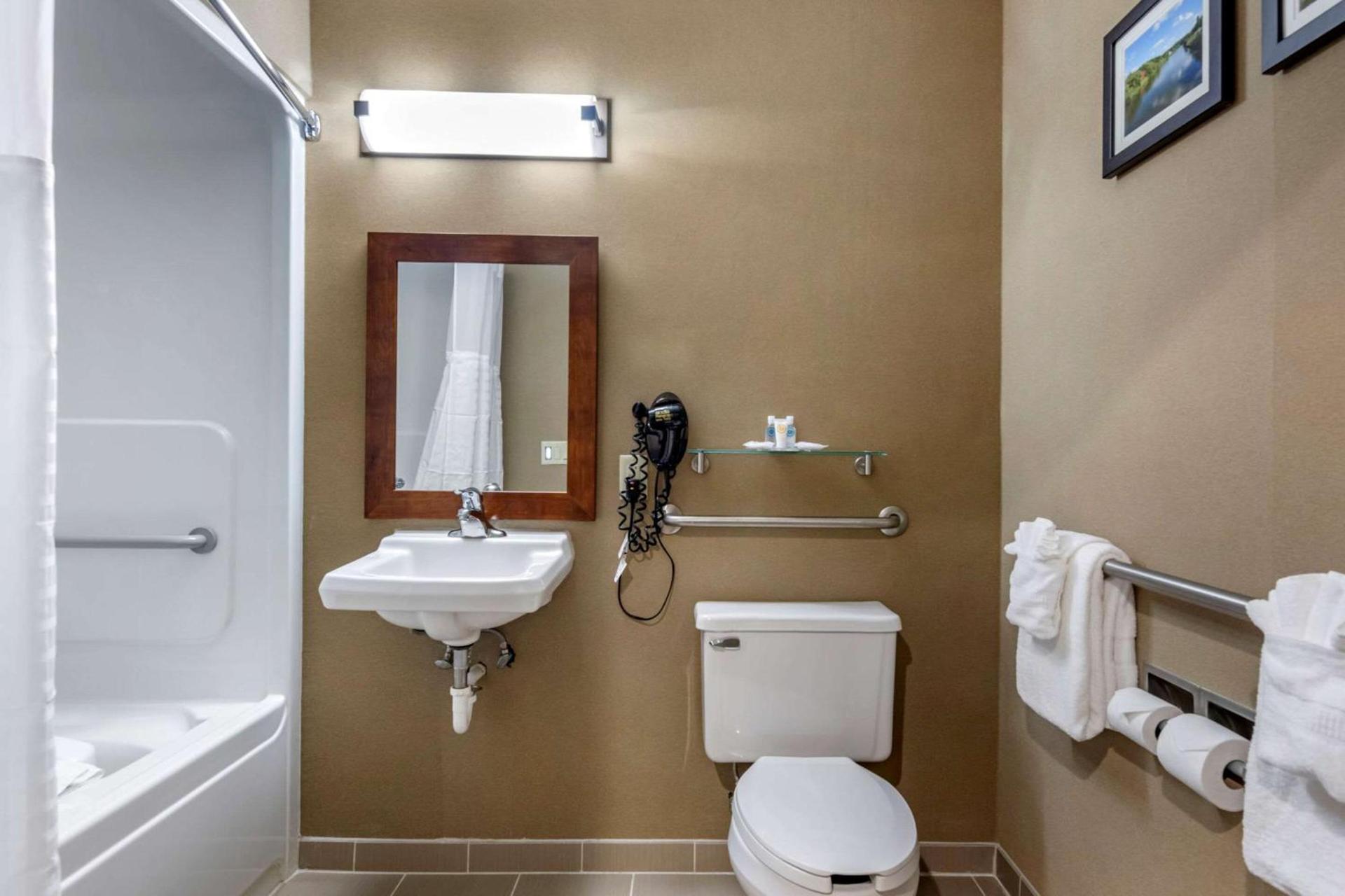Comfort Inn & Suites Montpelier-Berlin photo 13