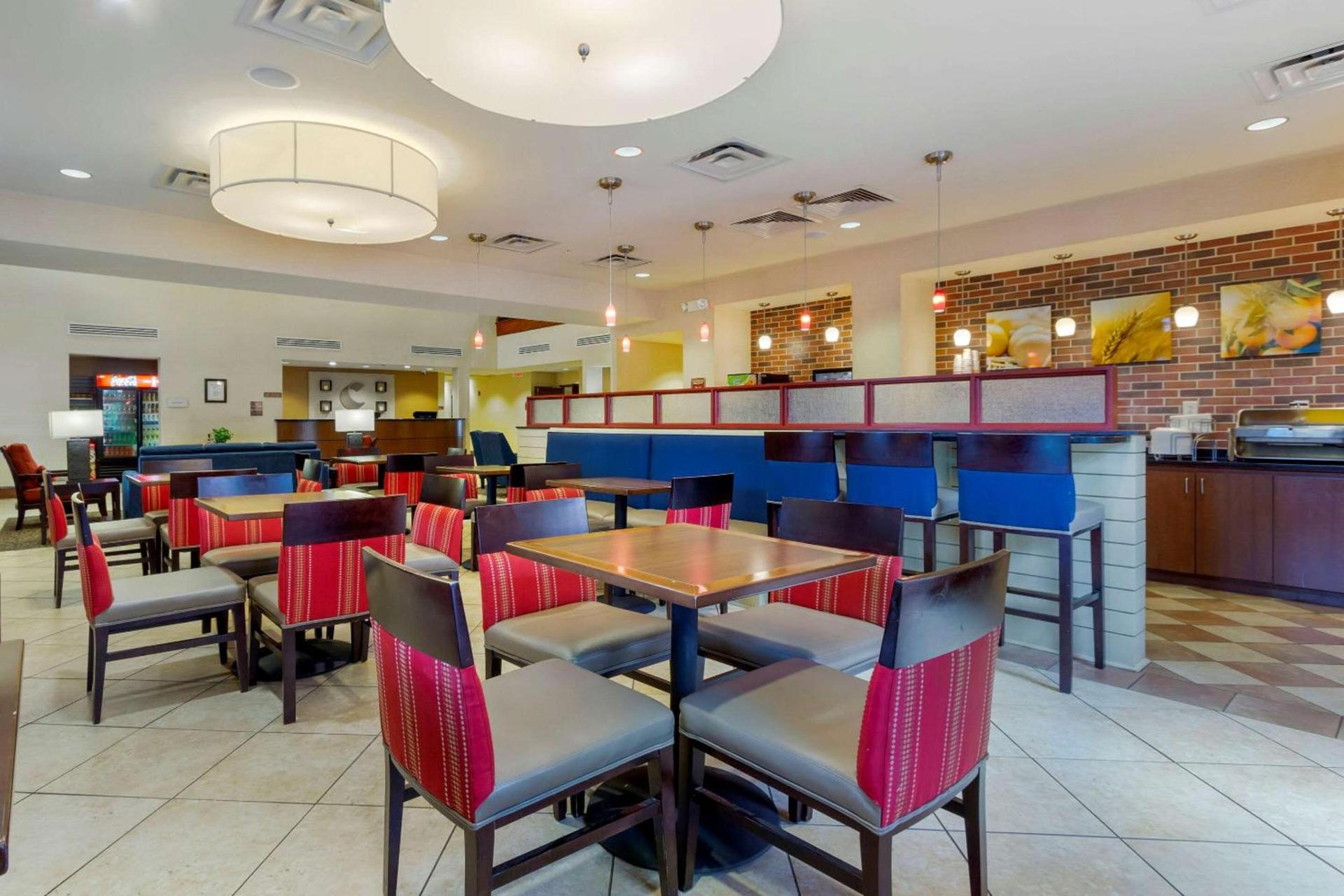 Comfort Suites Charleston West Ashley photo 38