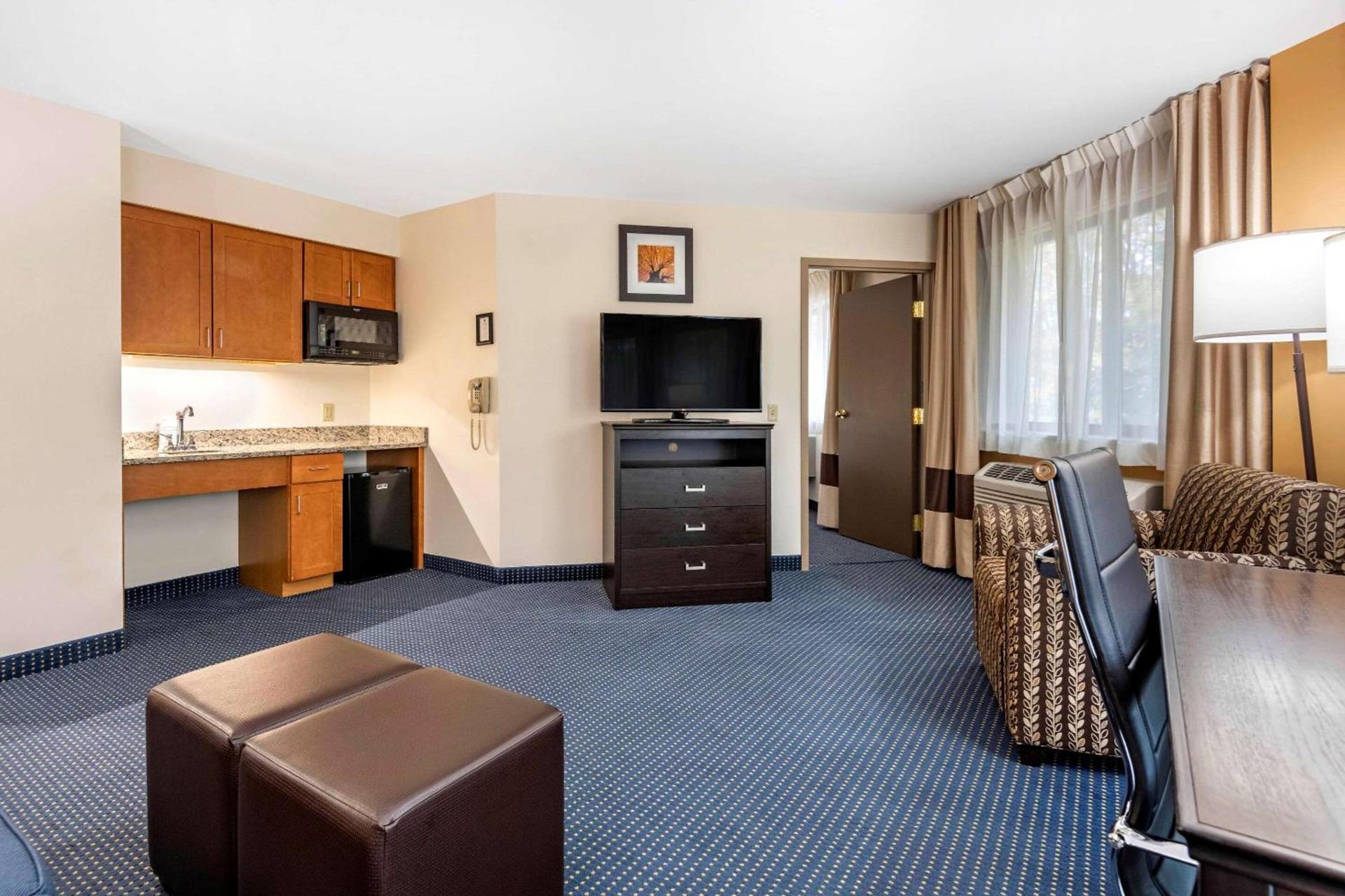 Comfort Inn & Suites Montpelier-Berlin photo 28