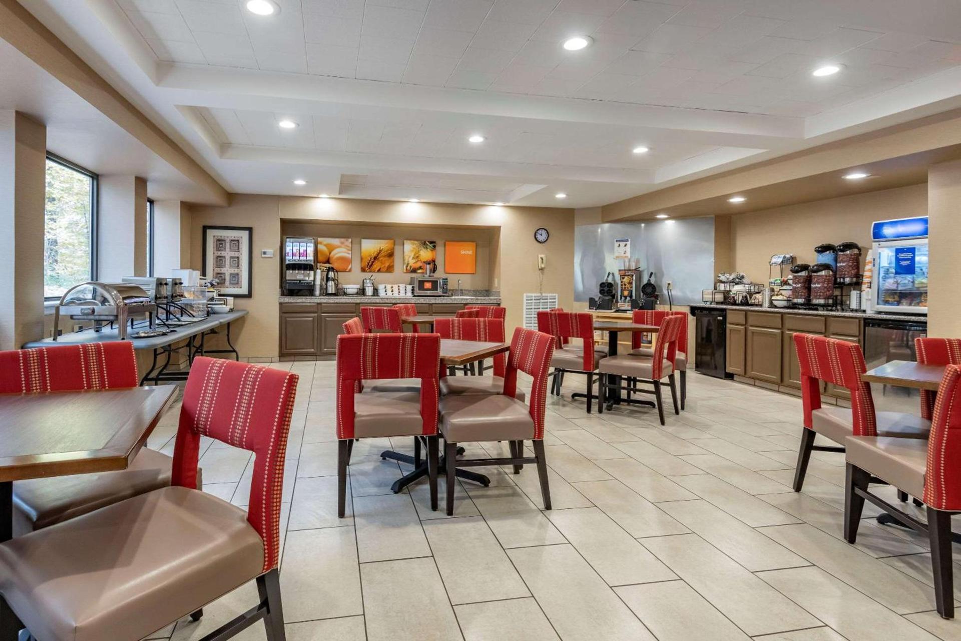 Comfort Inn & Suites Montpelier-Berlin photo 34