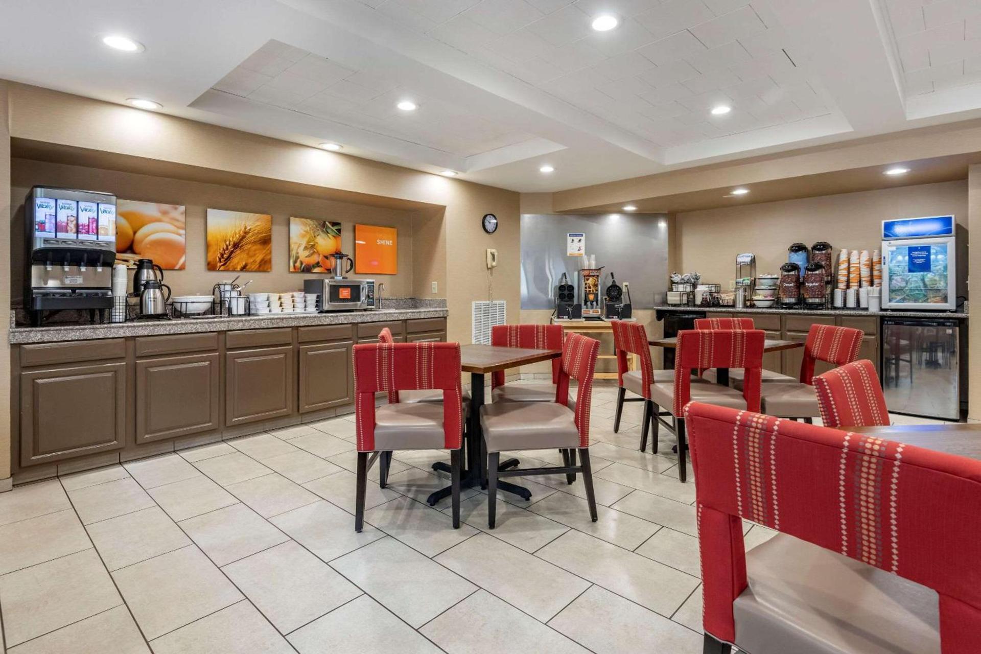 Comfort Inn & Suites Montpelier-Berlin photo 35