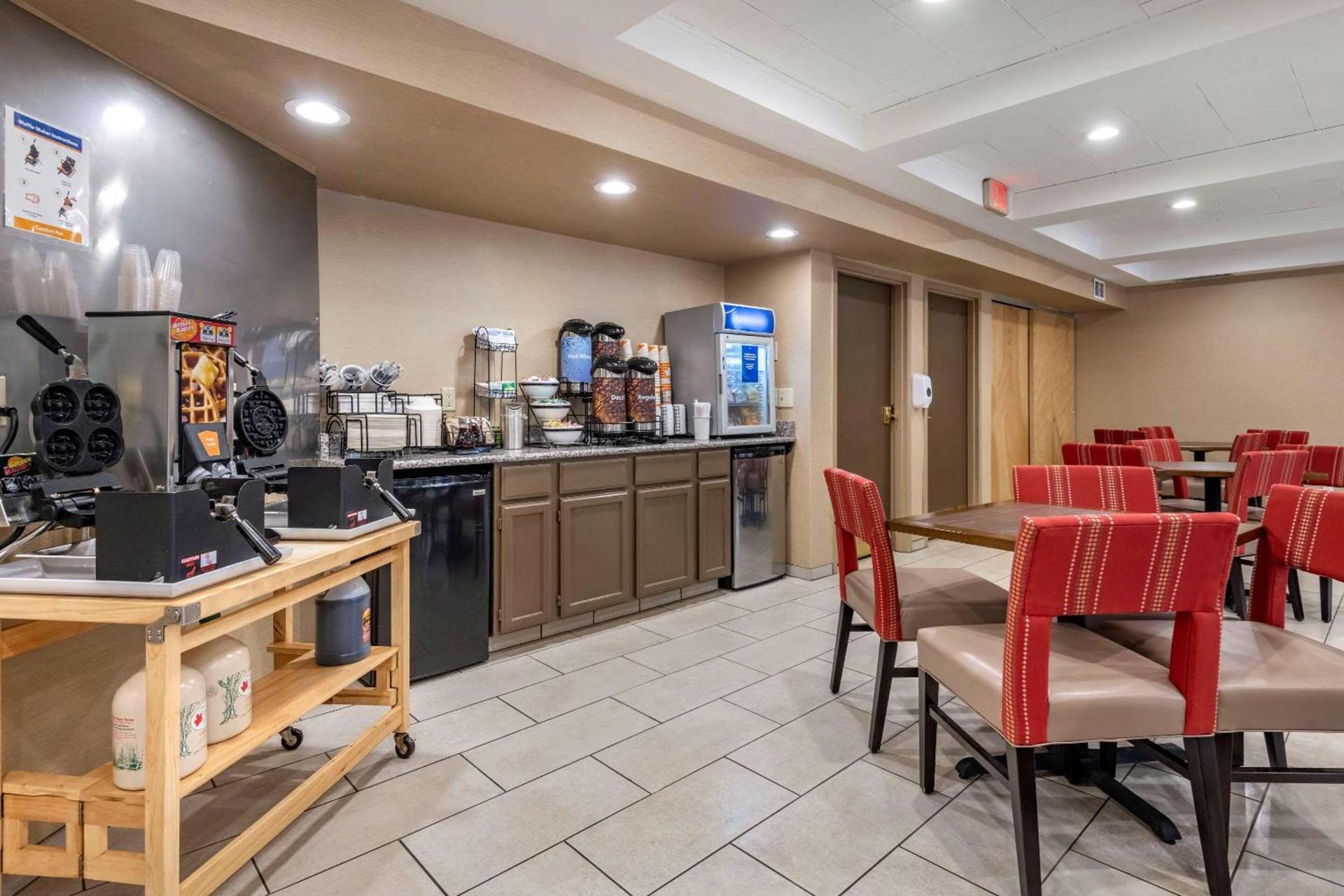 Comfort Inn & Suites Montpelier-Berlin photo 36