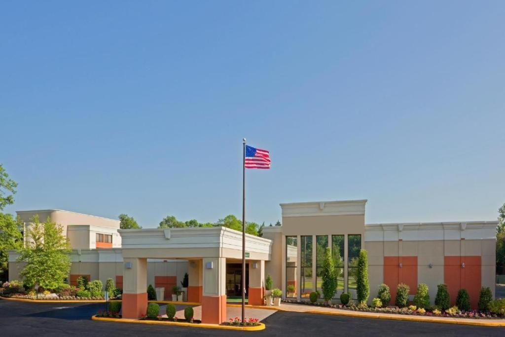 Armoni Inn & Suites photo 1