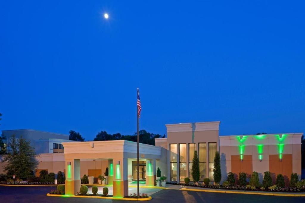 Armoni Inn & Suites photo 27
