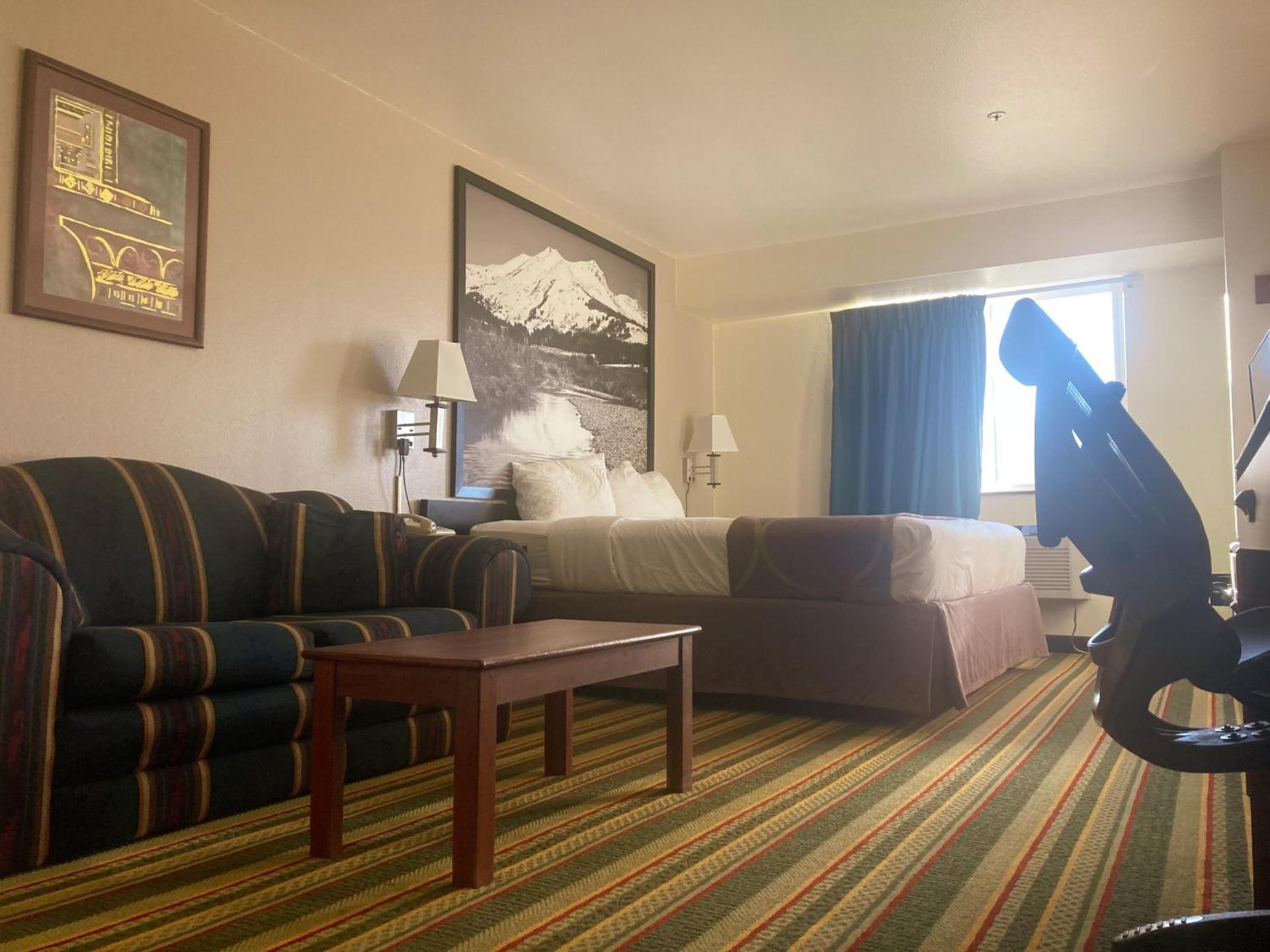 Super 8 by Wyndham Windsor photo 23