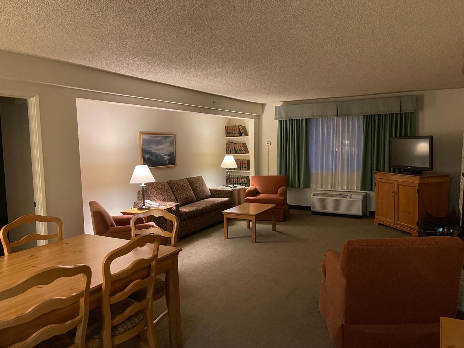 Coast Inn at Lake Hood photo 35