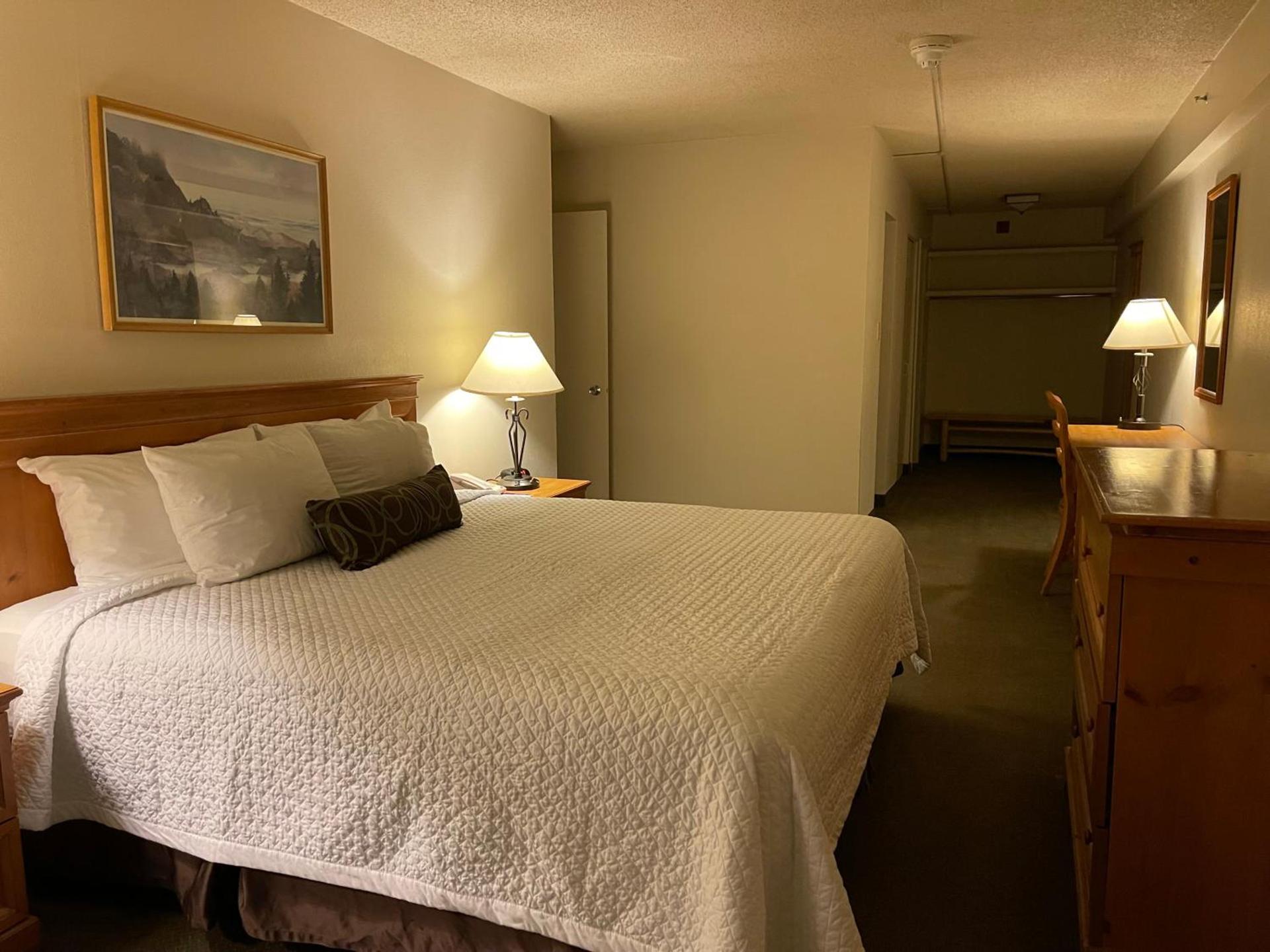 Coast Inn at Lake Hood photo 36