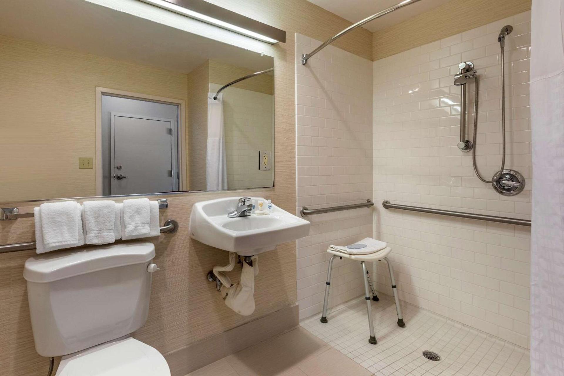 Comfort Inn & Suites North Dallas-Addison photo 19