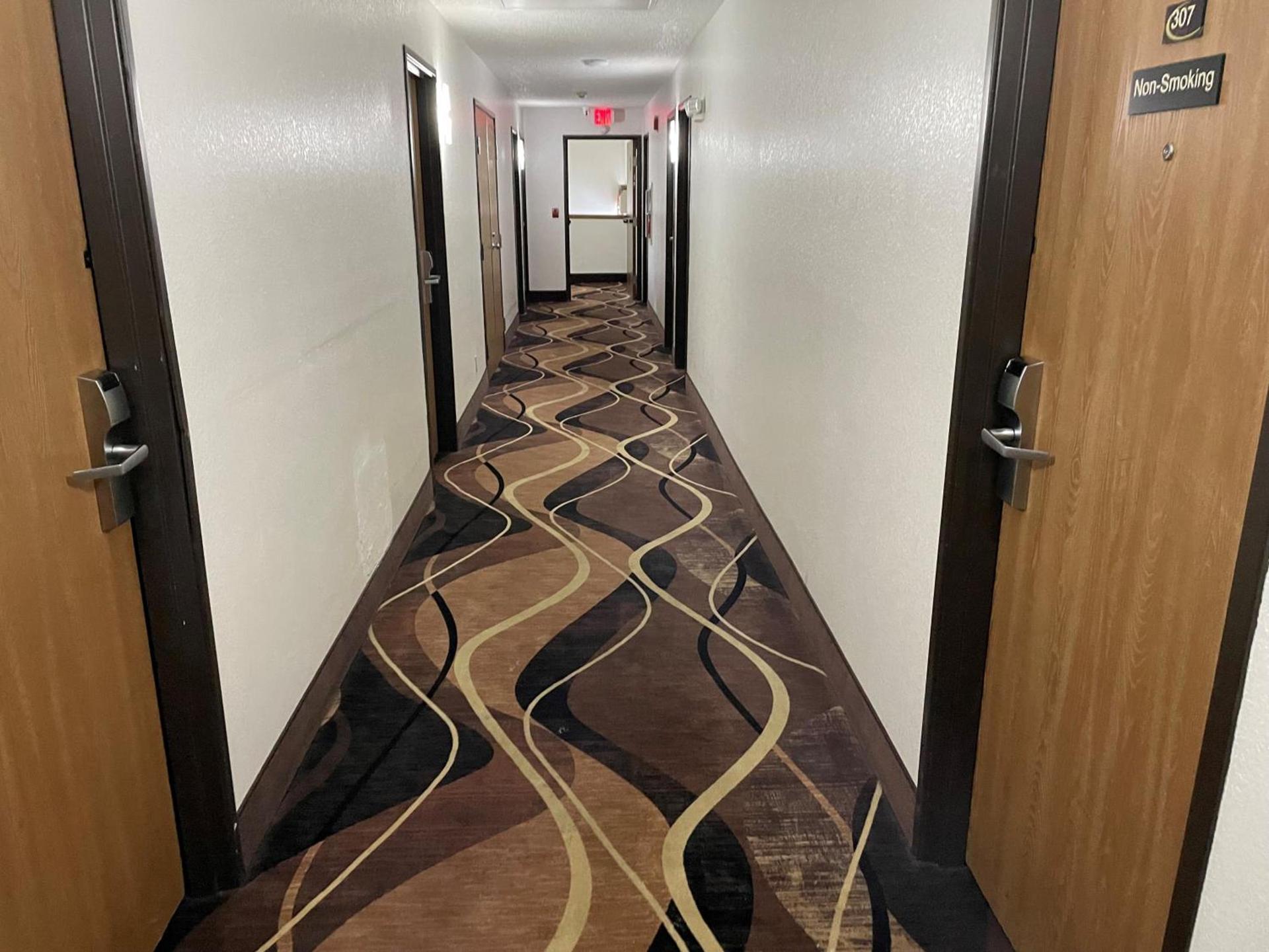 Super 8 by Wyndham Altoona photo 26