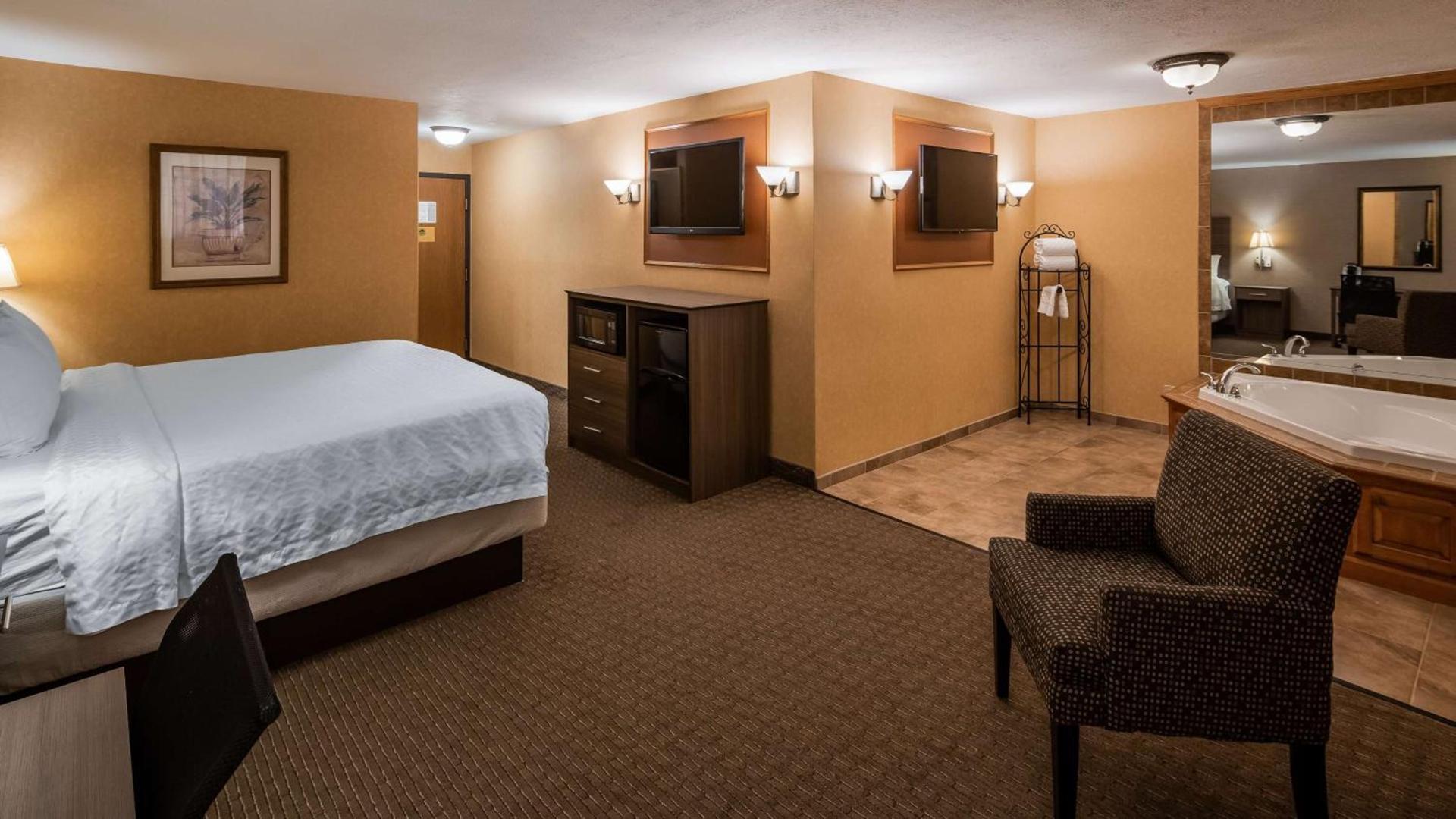 Best Western Plus North Canton Inn & Suites photo 15