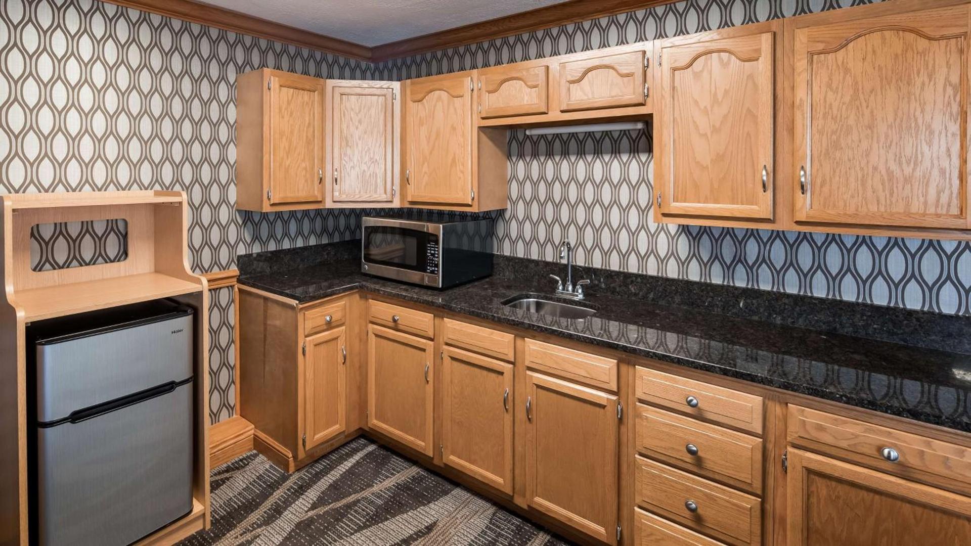 Best Western Plus North Canton Inn & Suites photo 12