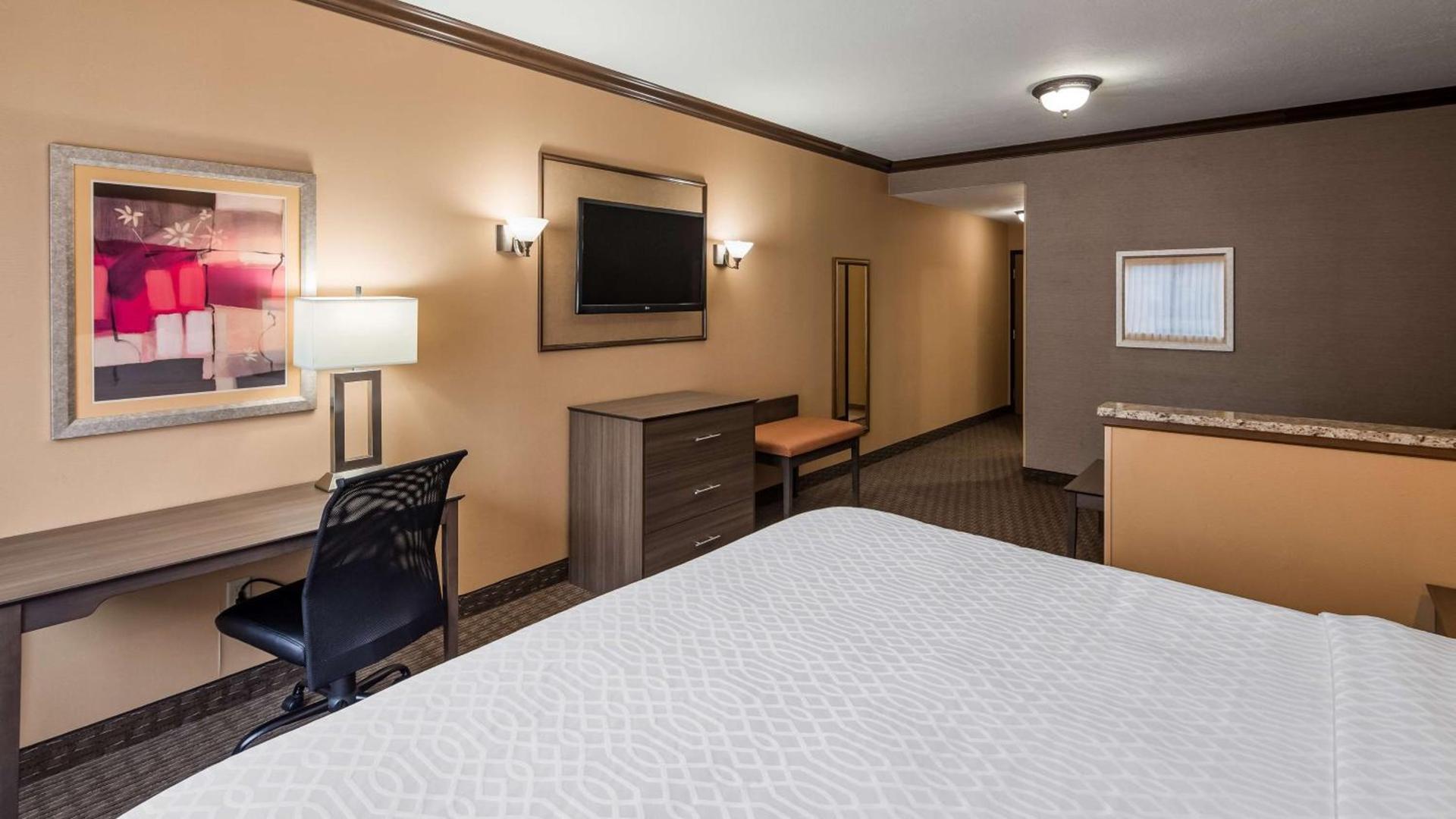 Best Western Plus North Canton Inn & Suites photo 23
