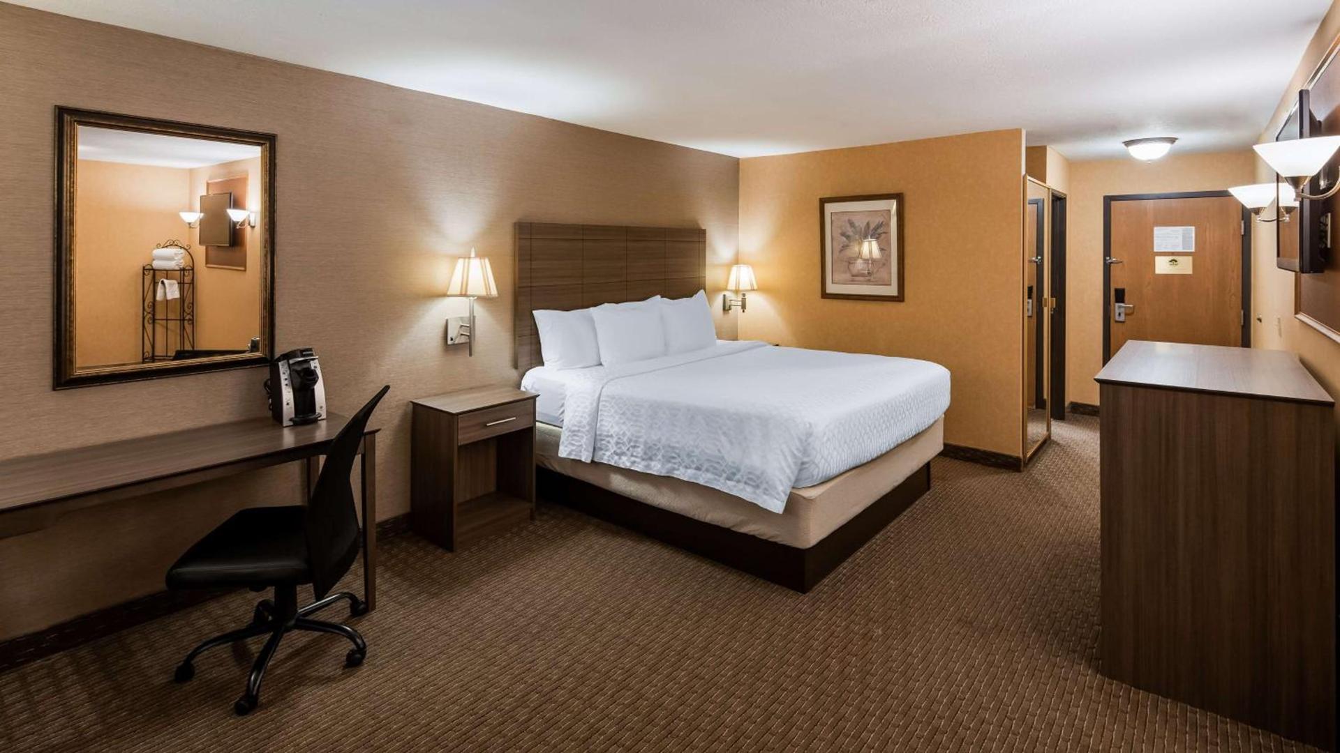 Best Western Plus North Canton Inn & Suites photo 16