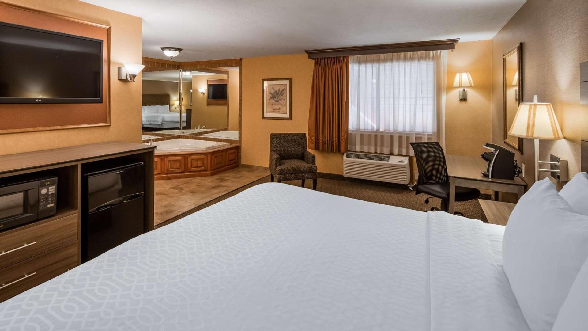 Best Western Plus North Canton Inn & Suites photo 18