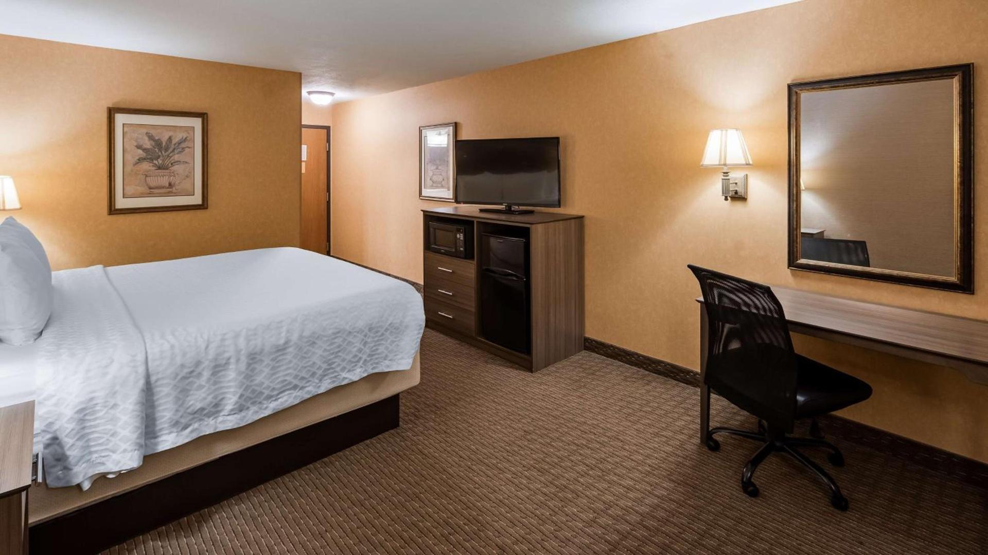 Best Western Plus North Canton Inn & Suites photo 26