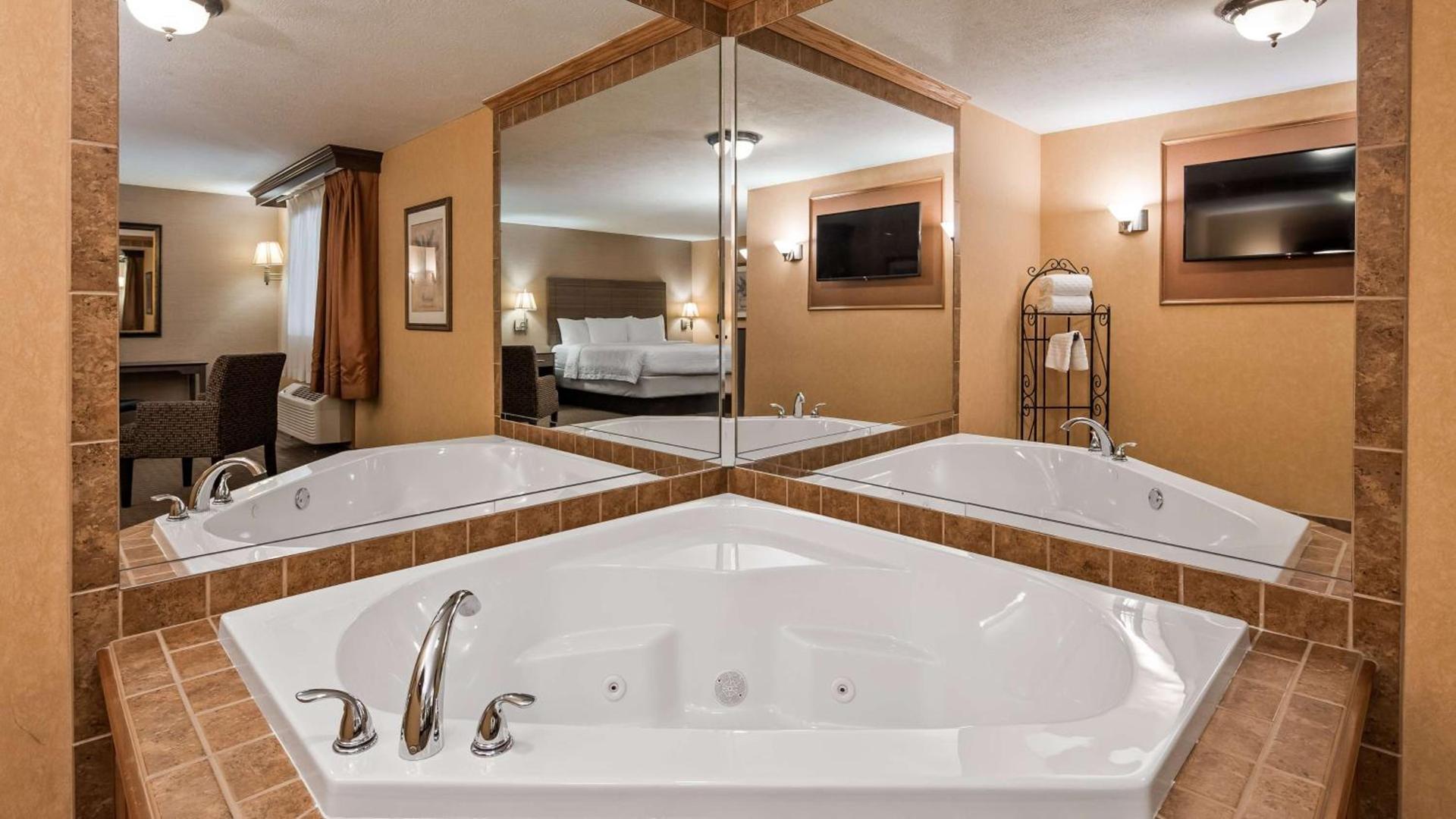 Best Western Plus North Canton Inn & Suites photo 17