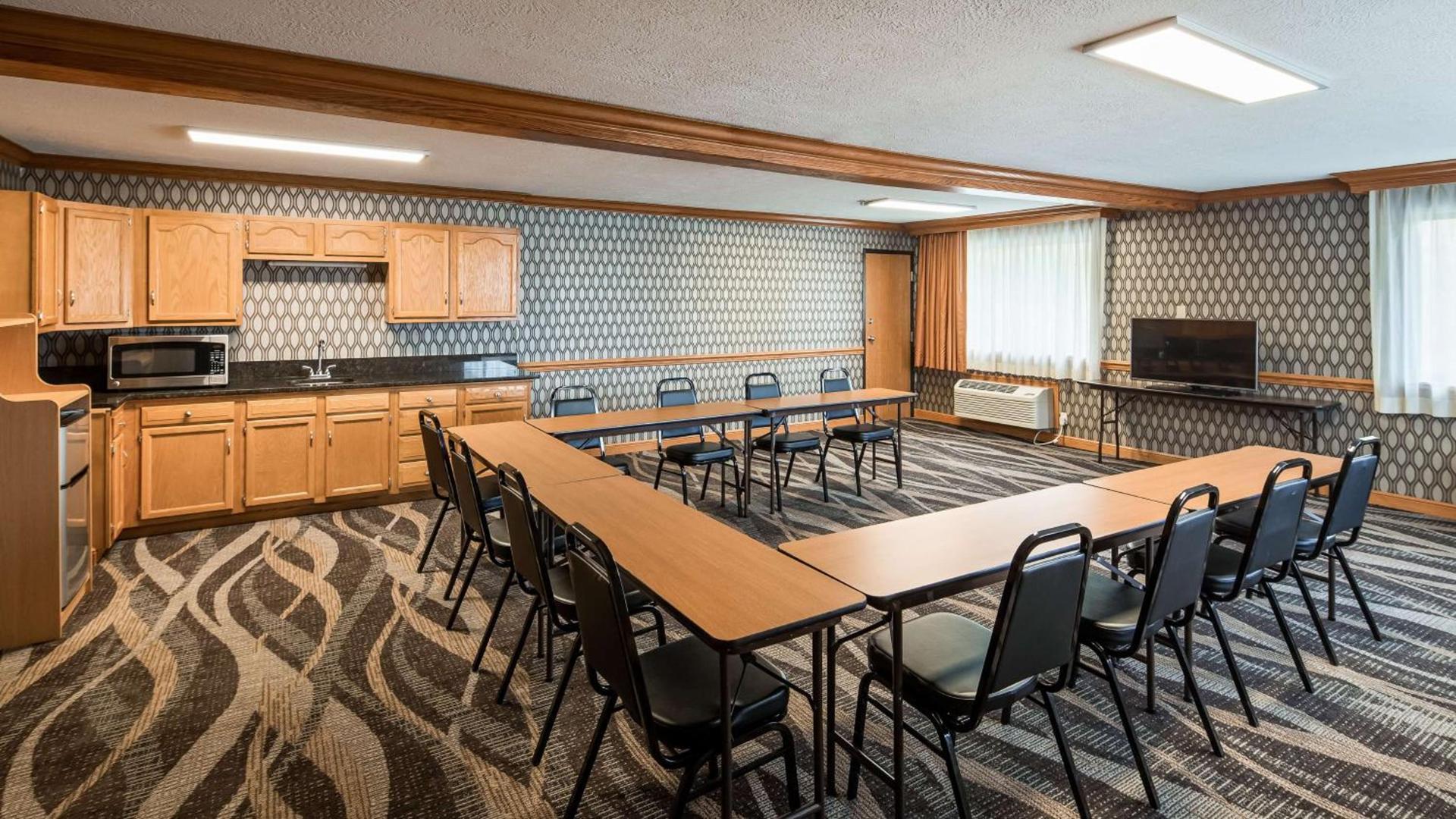 Best Western Plus North Canton Inn & Suites photo 13
