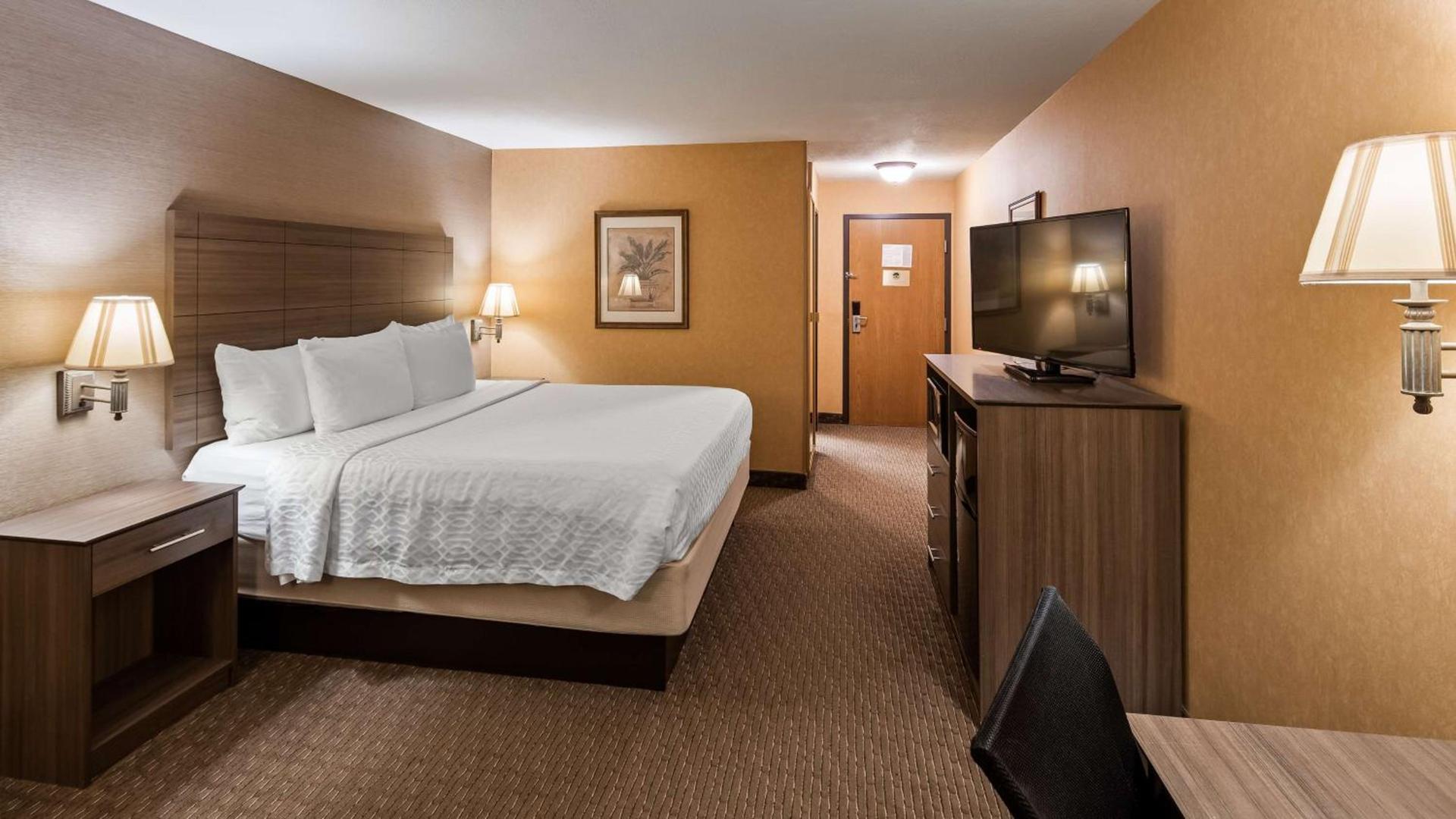 Best Western Plus North Canton Inn & Suites photo 20