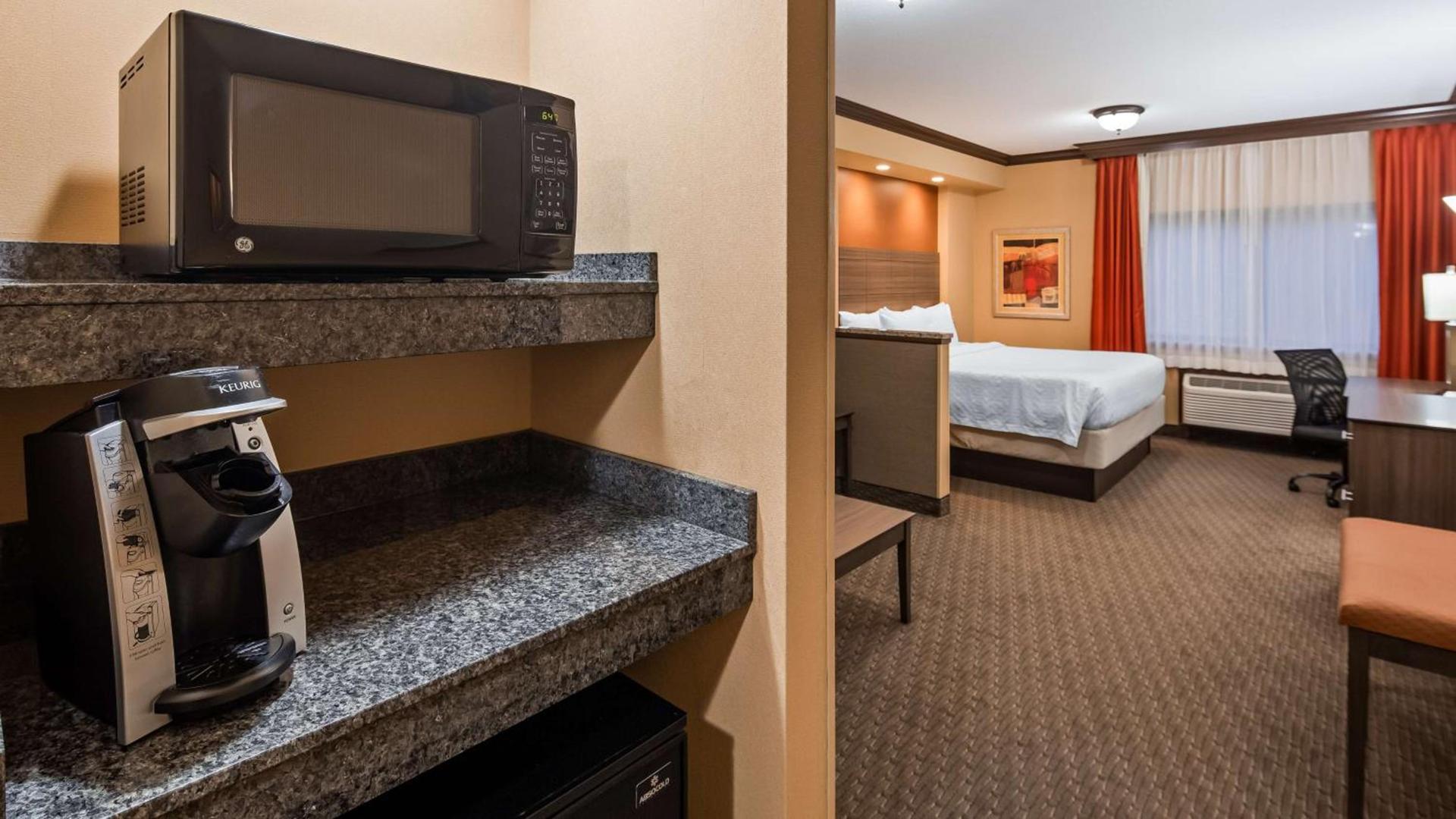 Best Western Plus North Canton Inn & Suites photo 22