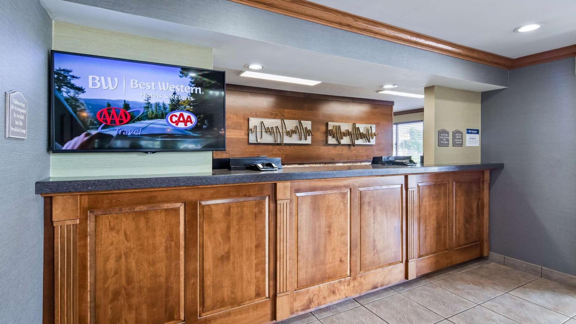 Best Western Plus North Canton Inn & Suites photo 4