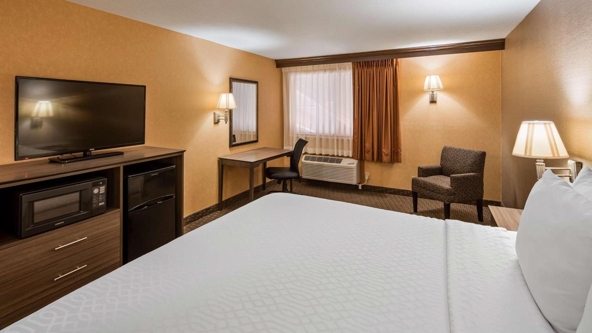 Best Western Plus North Canton Inn & Suites photo 19