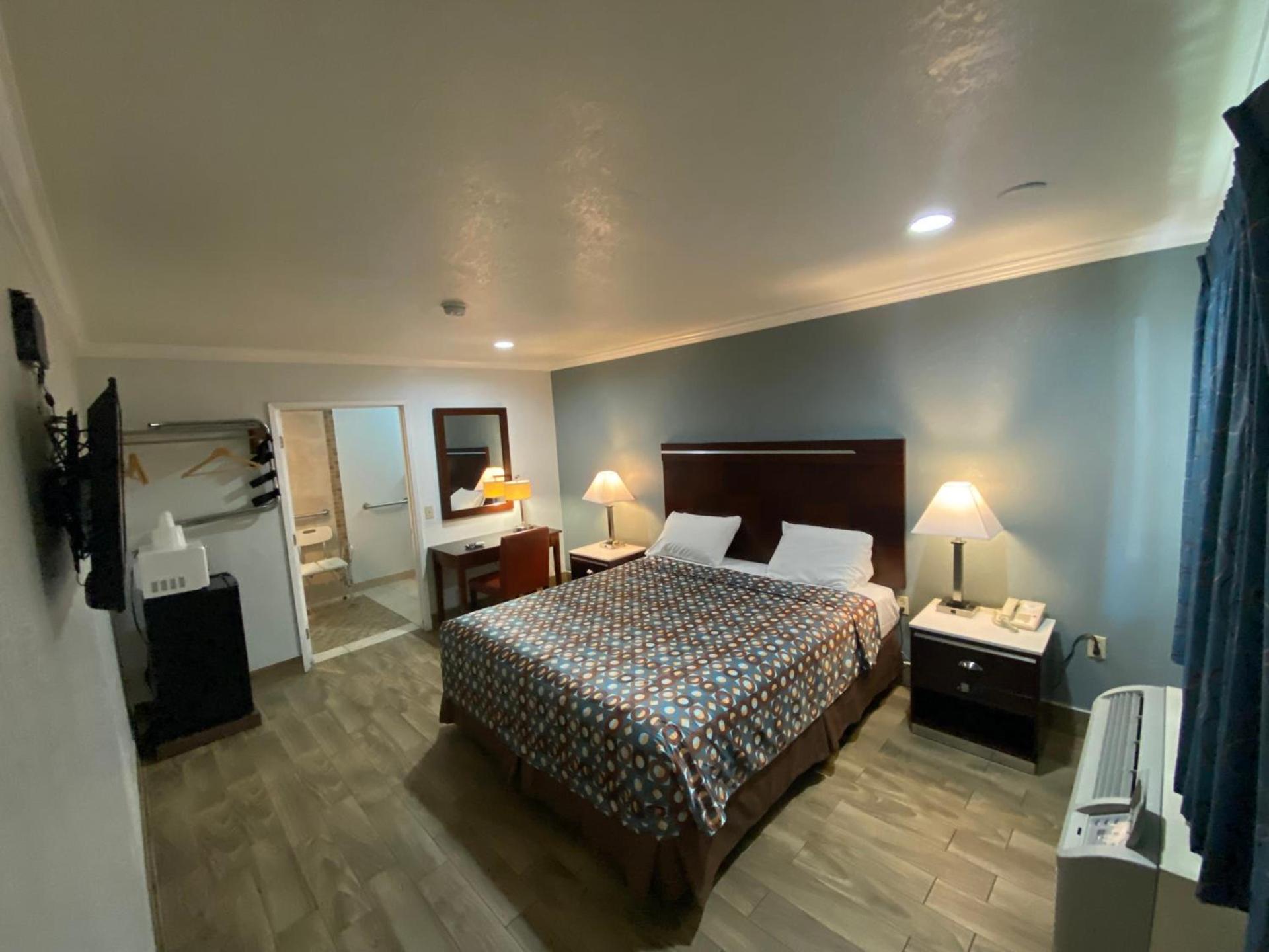 Welcome Inn Corona photo 45