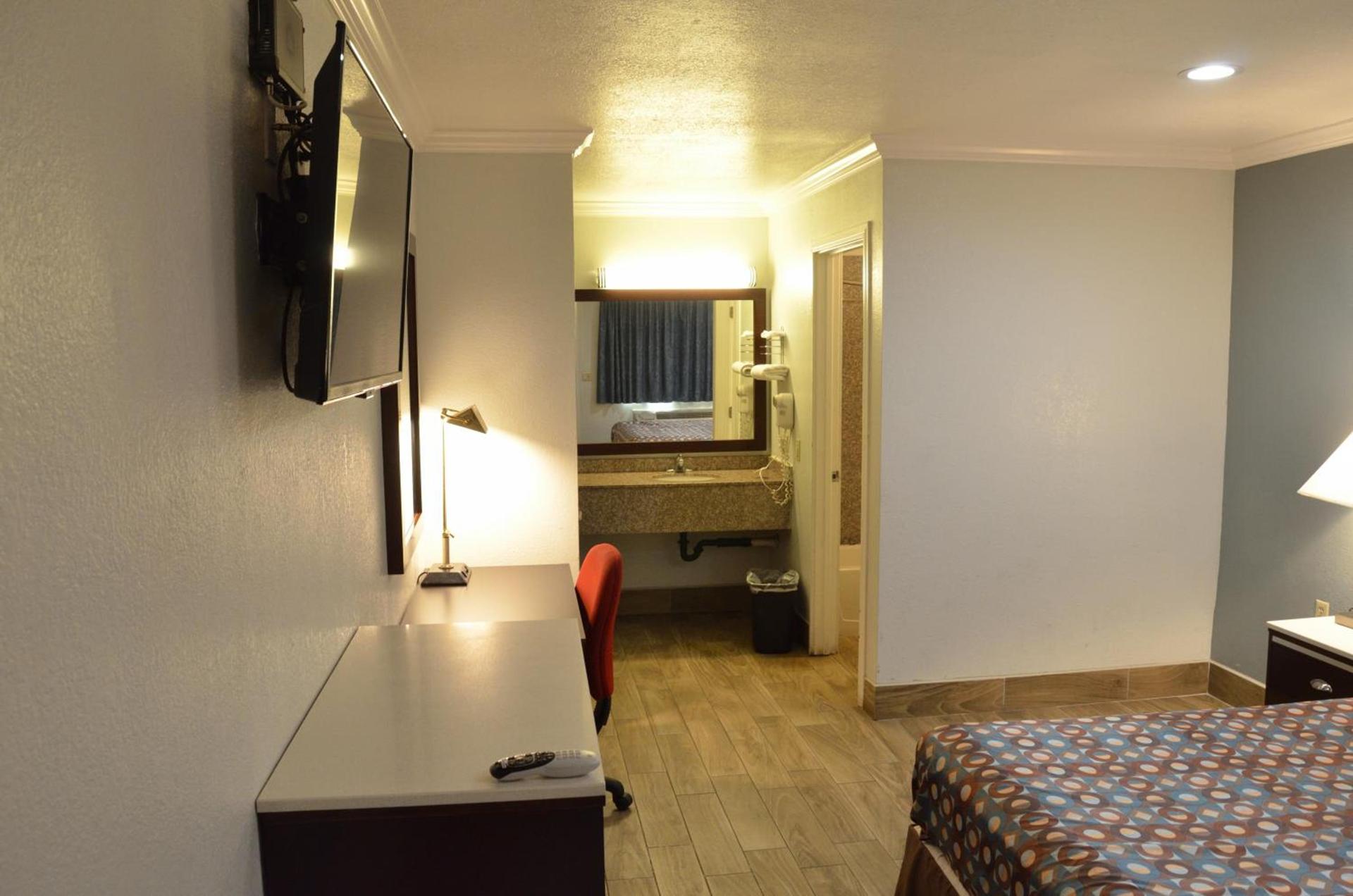 Welcome Inn Corona photo 51