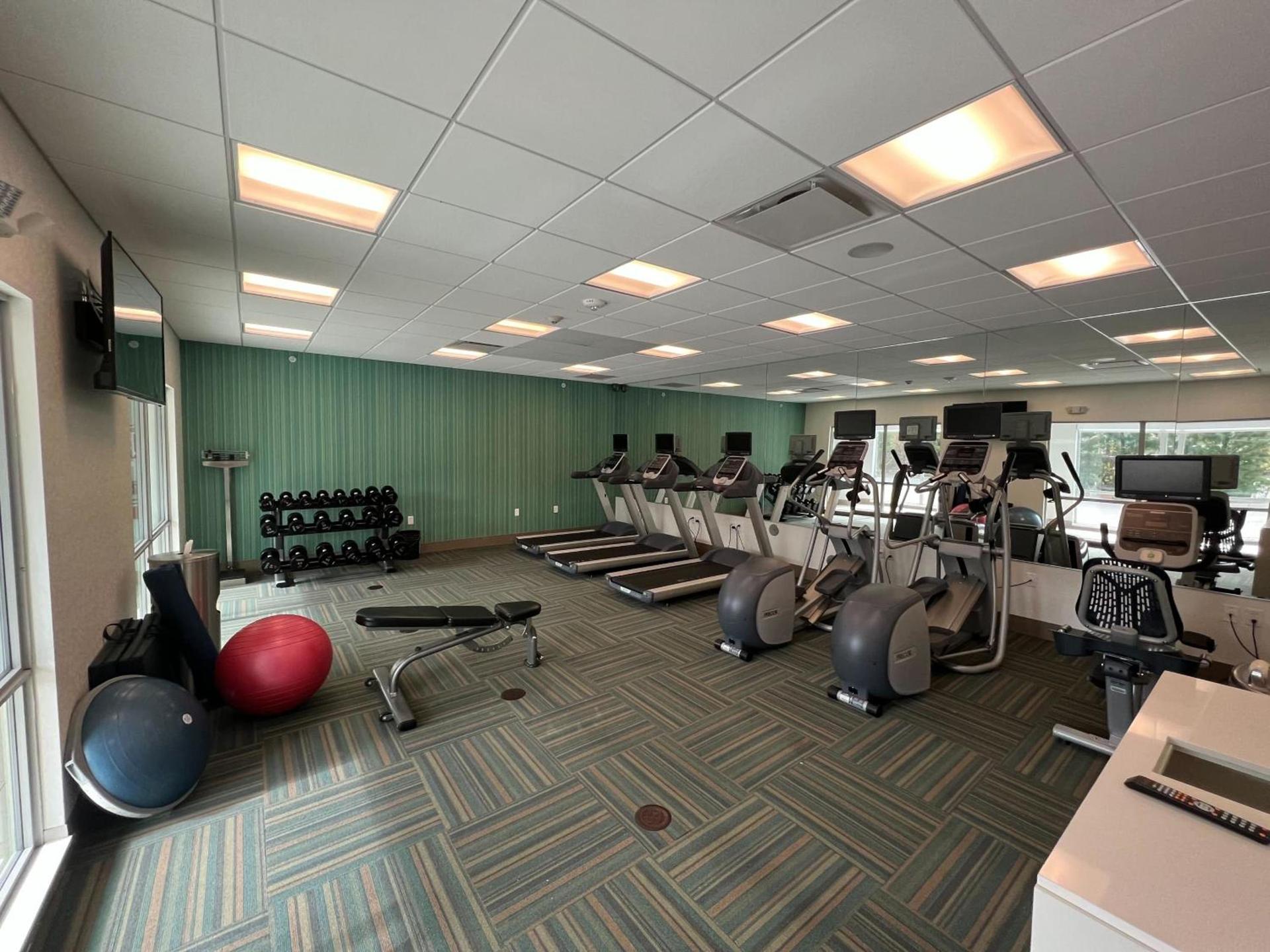 Holiday Inn Express & Suites - Detroit Northwest - Livonia by IHG photo 14