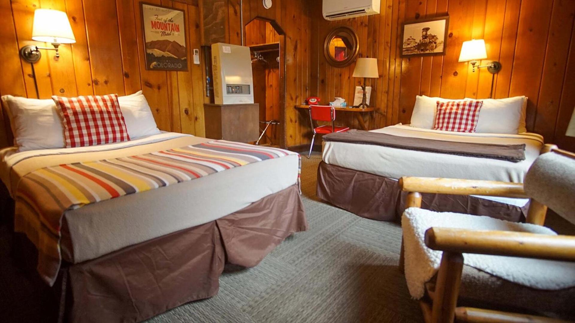 Foot of the Mountain Motel photo 26