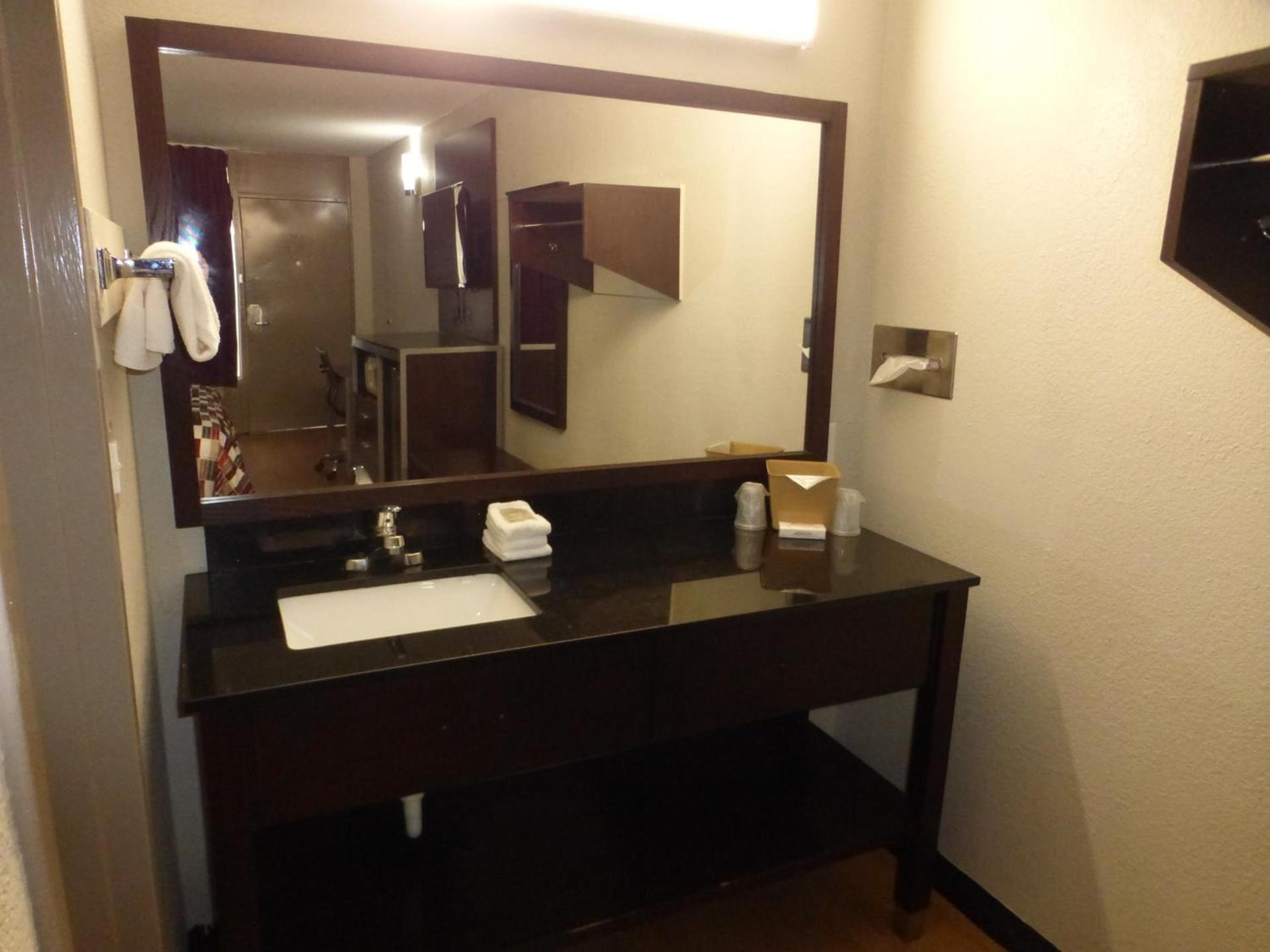 Red Roof Inn Corpus Christi North - Near Downtown photo 9
