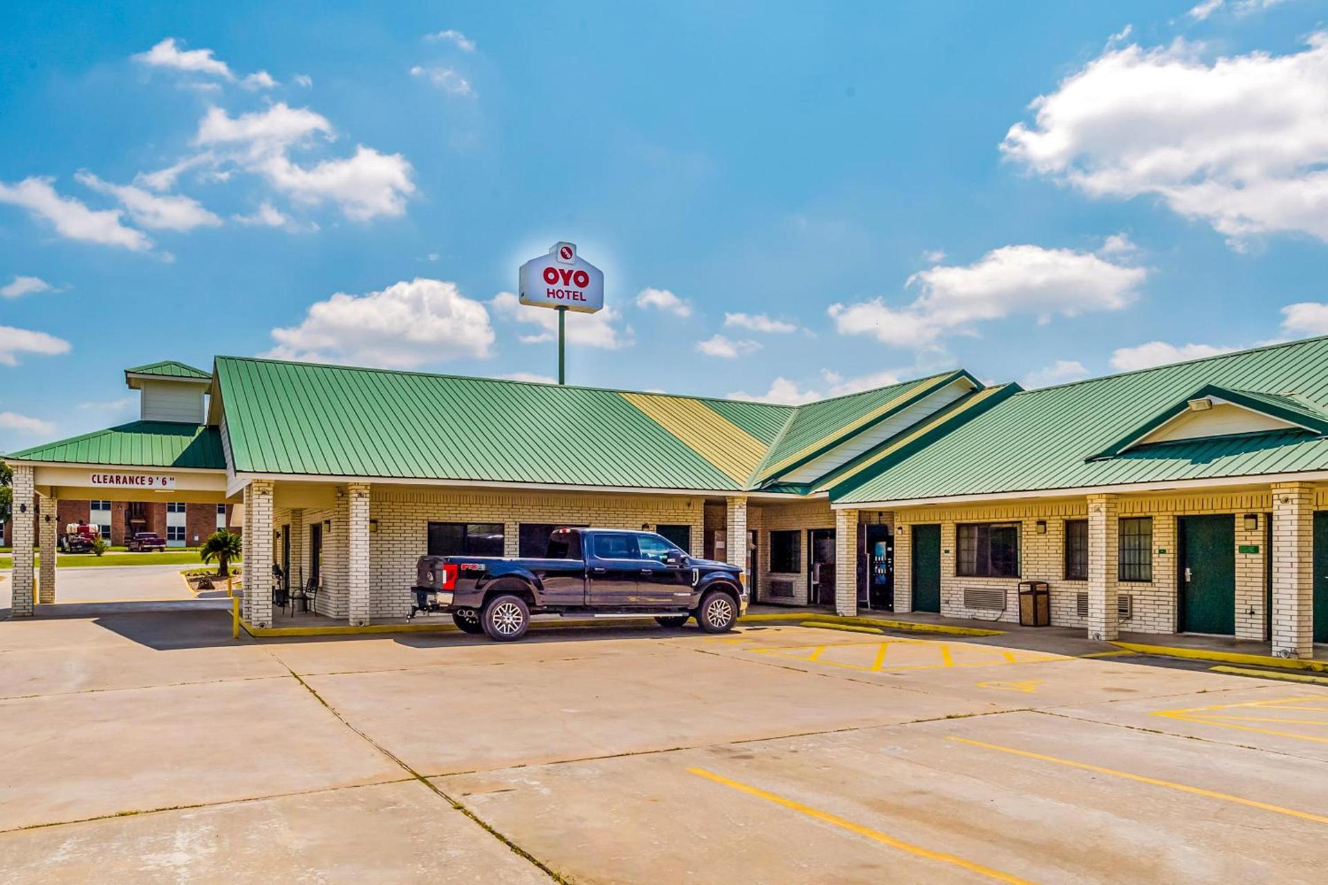 OYO Hotel Yoakum West photo 27