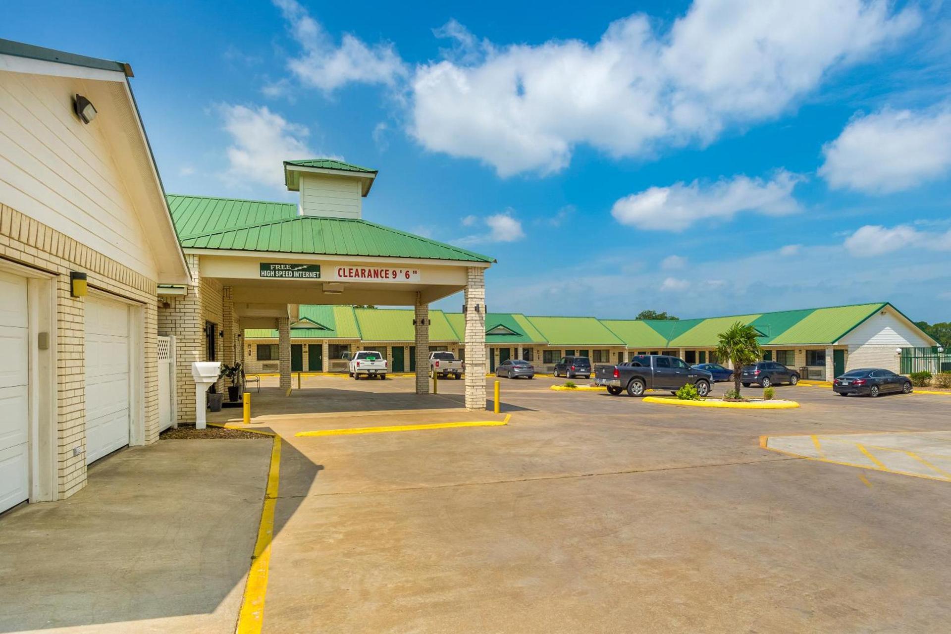 OYO Hotel Yoakum West photo 25