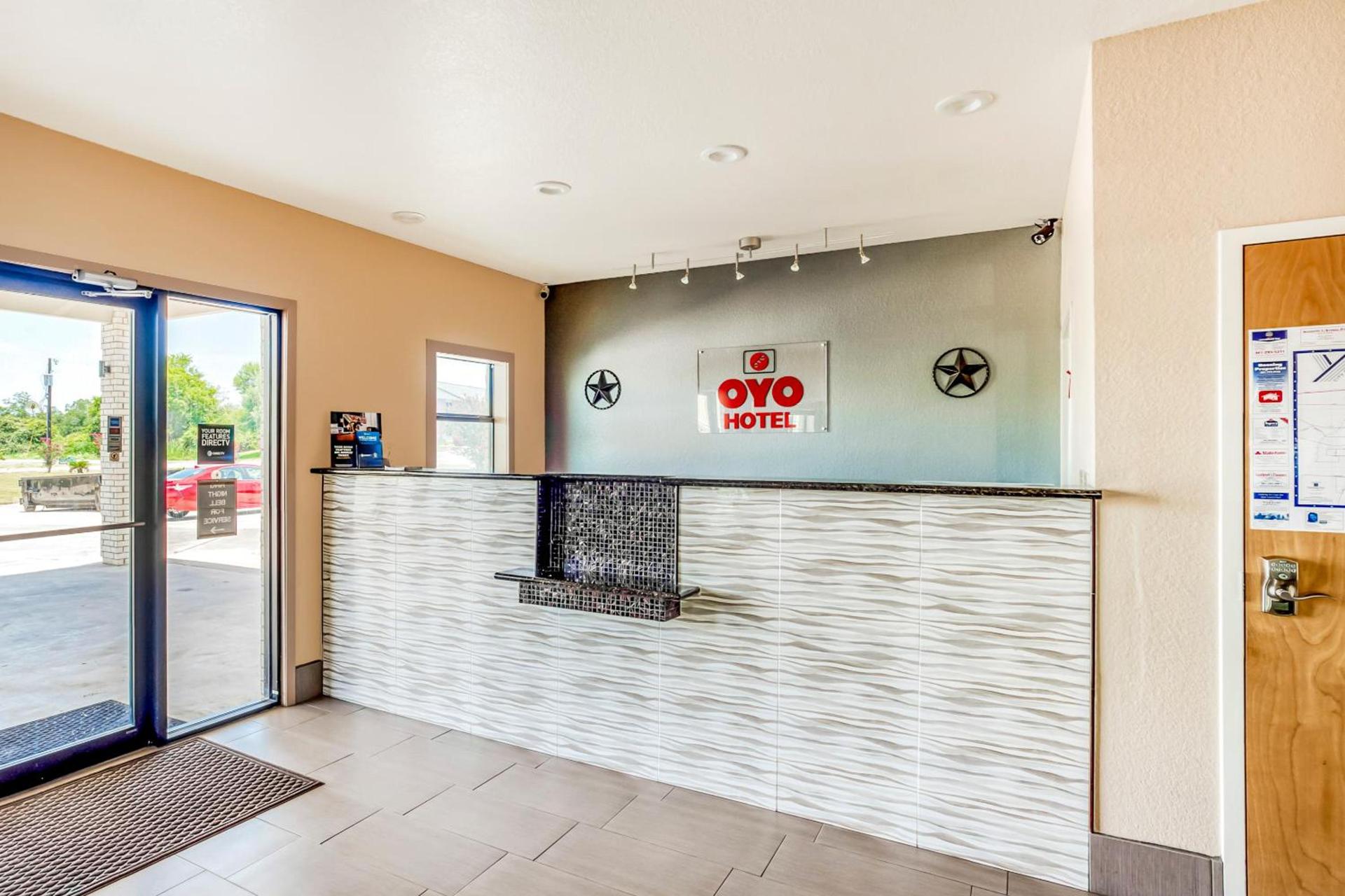 OYO Hotel Yoakum West photo 5