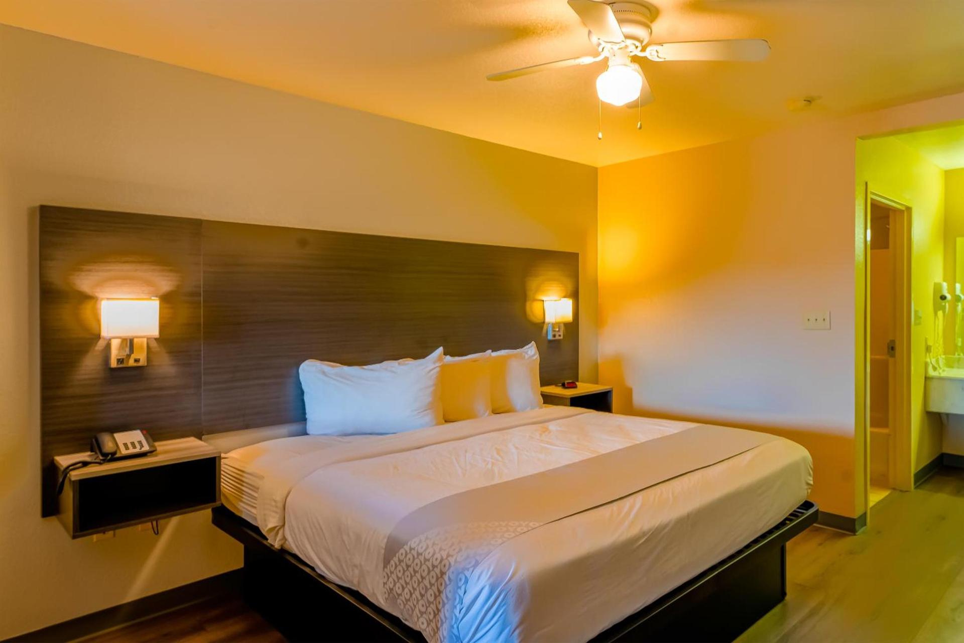OYO Hotel Yoakum West photo 16