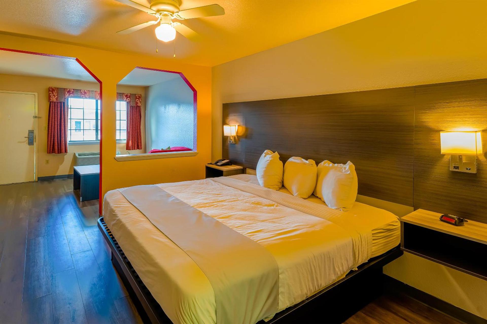 OYO Hotel Yoakum West photo 18