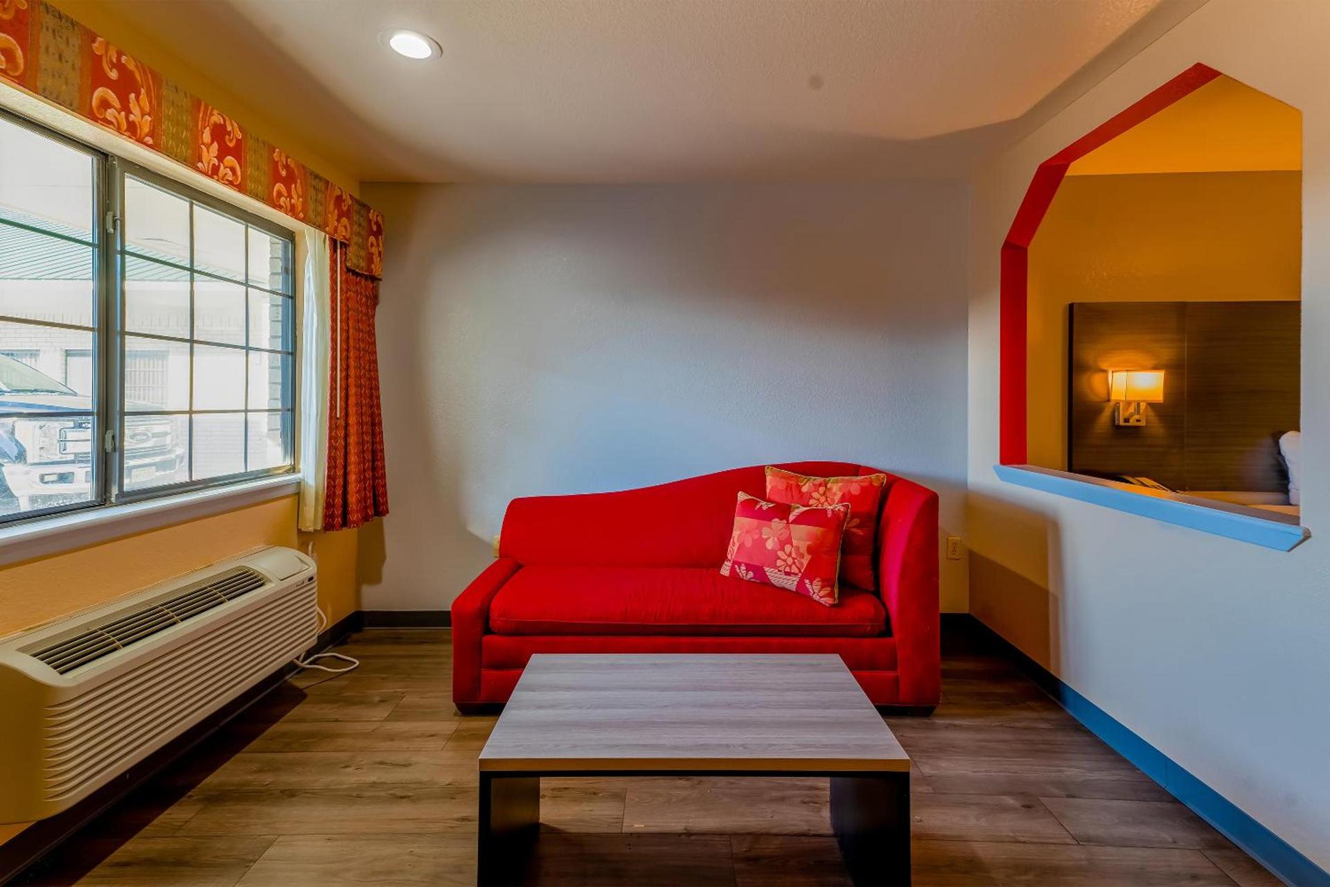 OYO Hotel Yoakum West photo 19