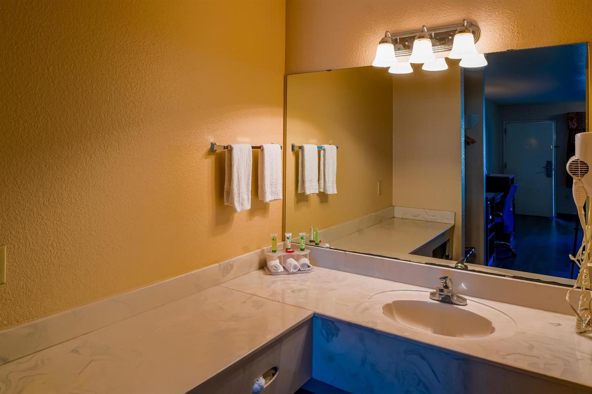 OYO Hotel Yoakum West photo 33