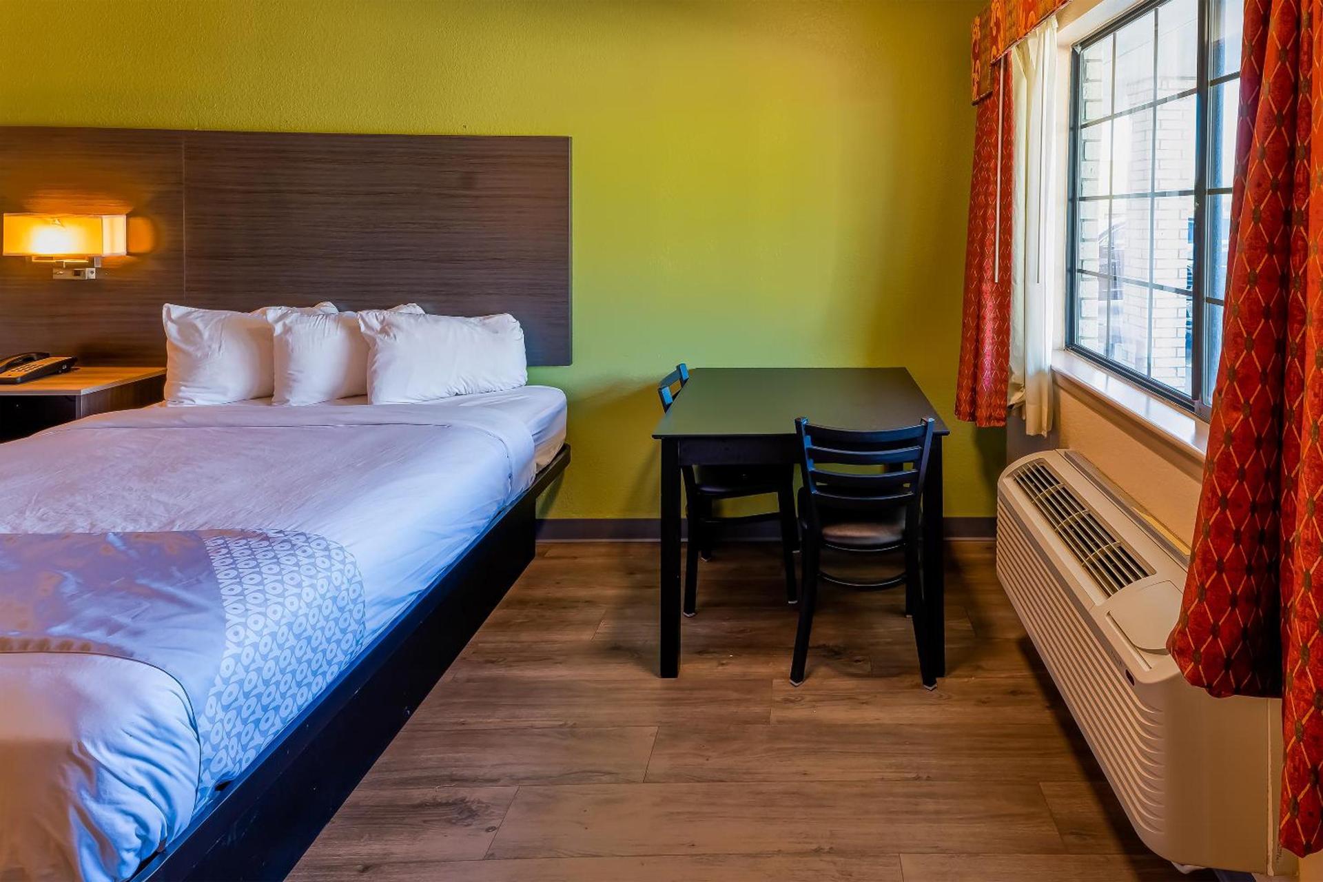 OYO Hotel Yoakum West photo 31