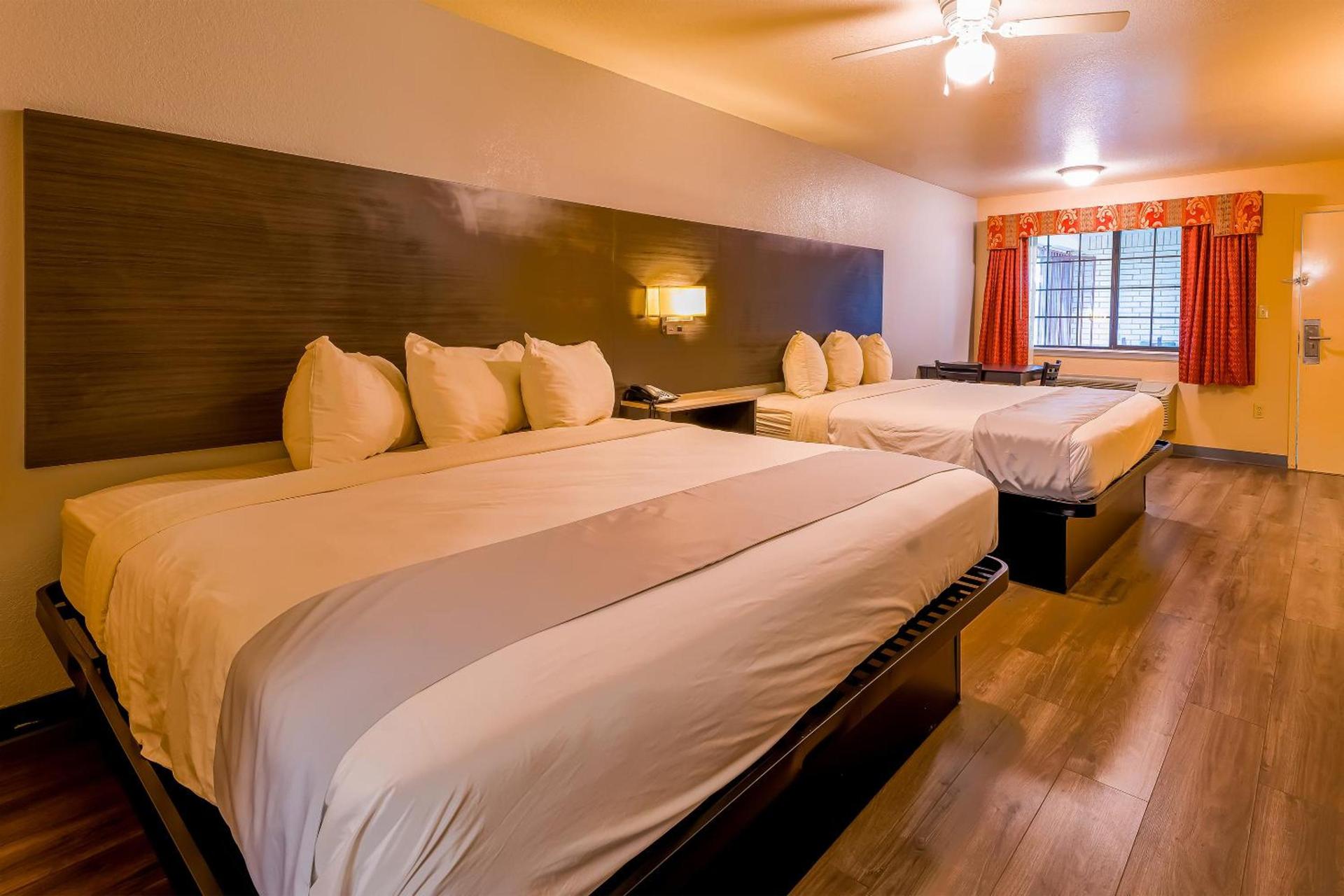 OYO Hotel Yoakum West photo 38
