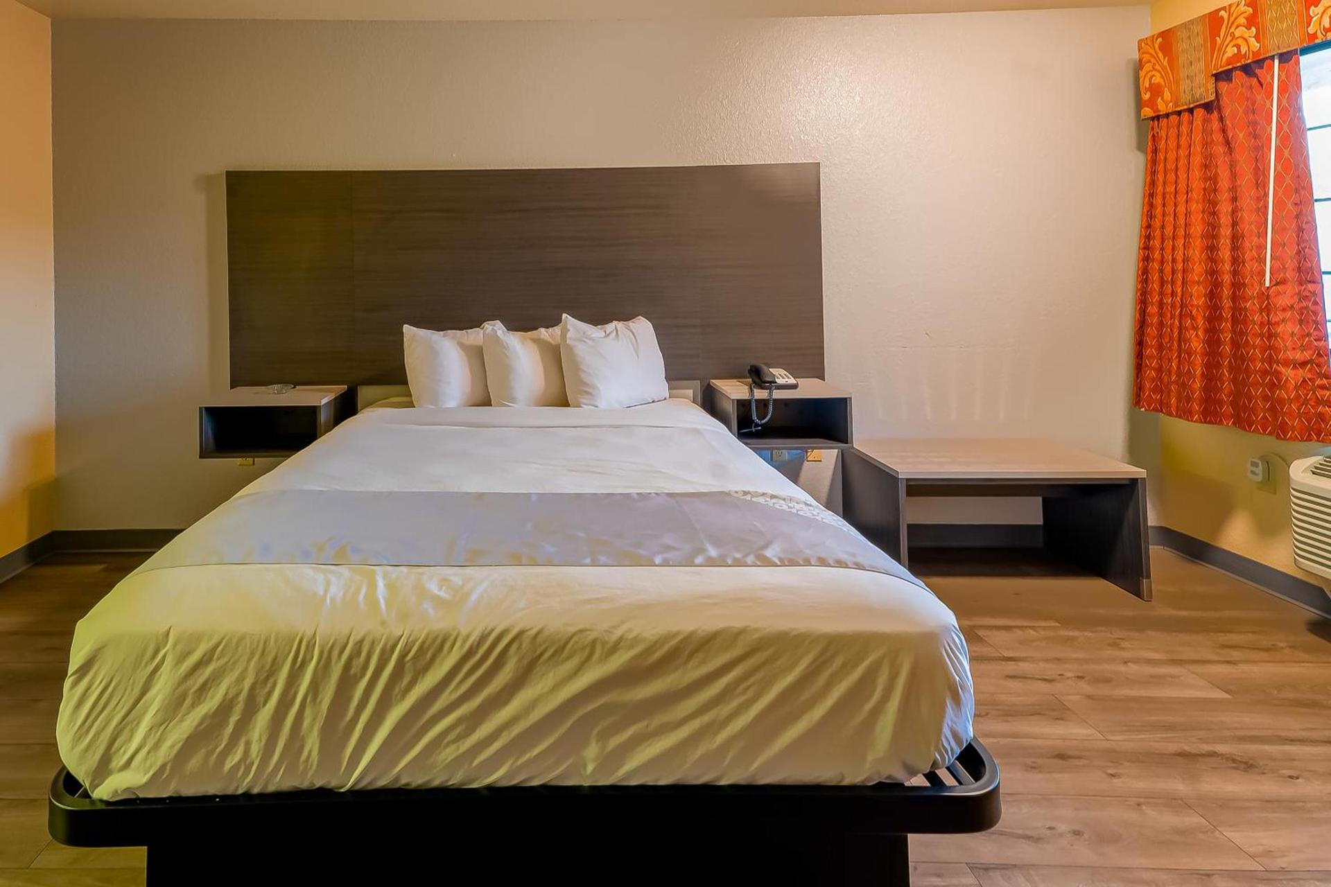 OYO Hotel Yoakum West photo 48